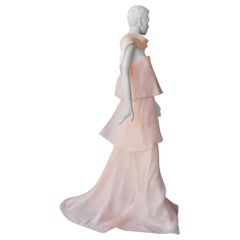 DELPOZO Pret-a-Couture - Robe en cascade éthérée «tty in rose » avec décolleté, état neuf avec étiquettes