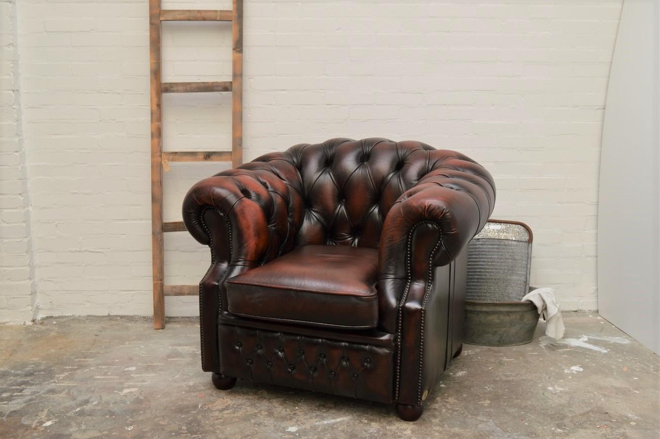 Delta Chesterfield Lowback Chair Mayfair, 1992 In Fair Condition For Sale In Eindhoven, NL