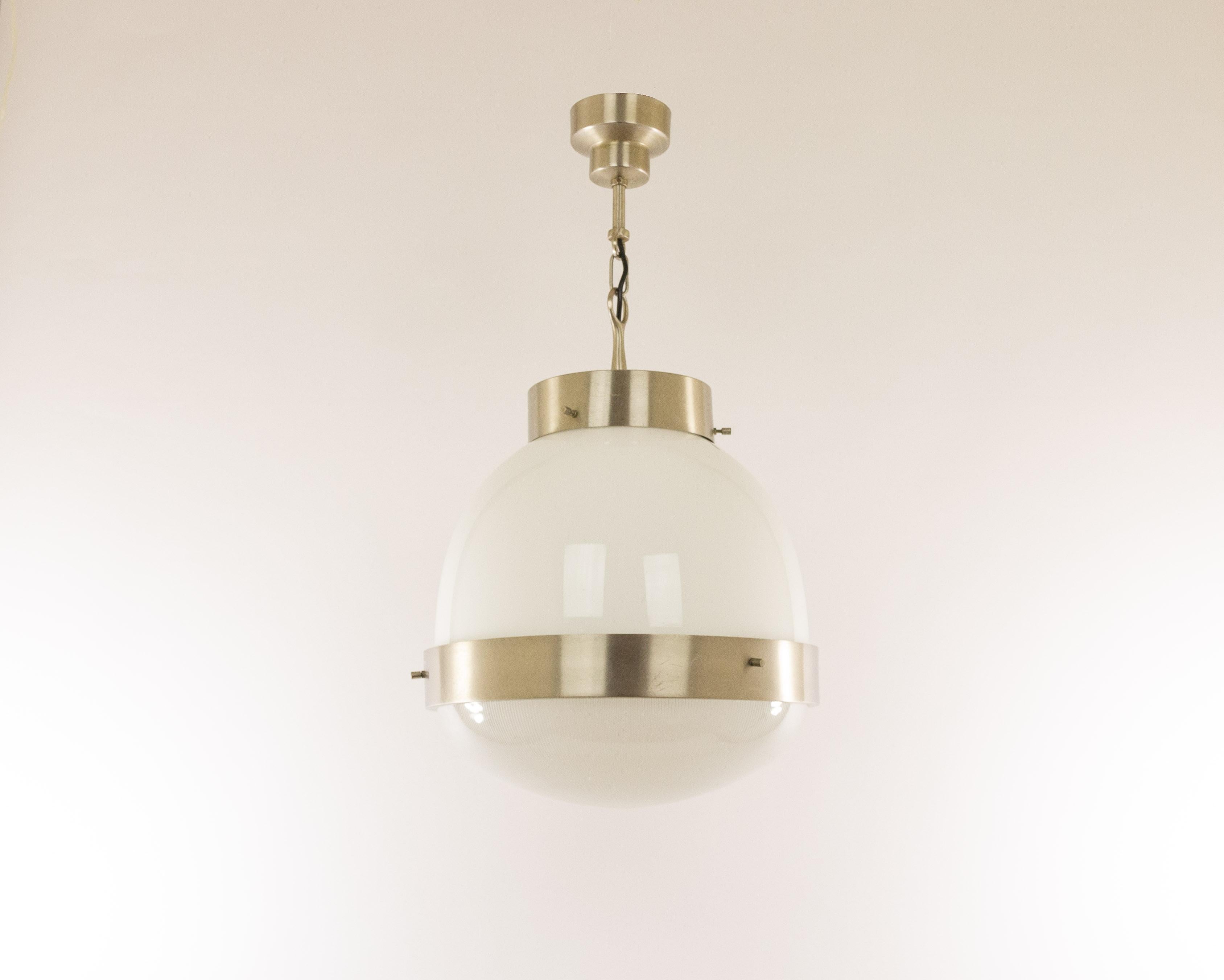Sergio Mazza designed this Delta Grande pendant for Italian lighting manufacturer Artemide in the 1960s.

The model consists of a pressed crystal bowl and an opaline shade. The structure is from matt nickel-plated brass.

The condition of the