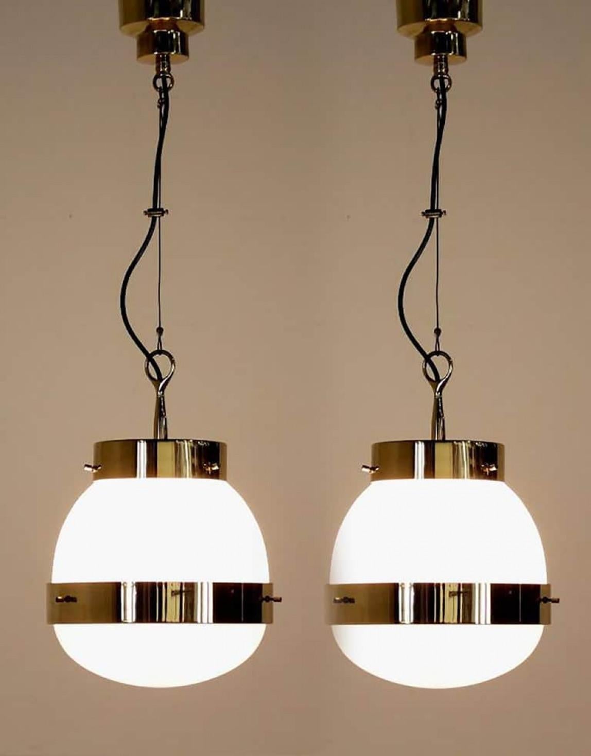 Paire de lampes à suspension Delta Grande en laiton de Sergio Mazza pour Artemide, années 1960 en vente 2