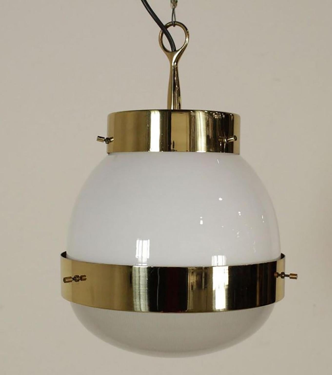 Delta Grande Pendant Light Glass Brass by Sergio Mazza for Artemide, 1960s, Pair For Sale 4