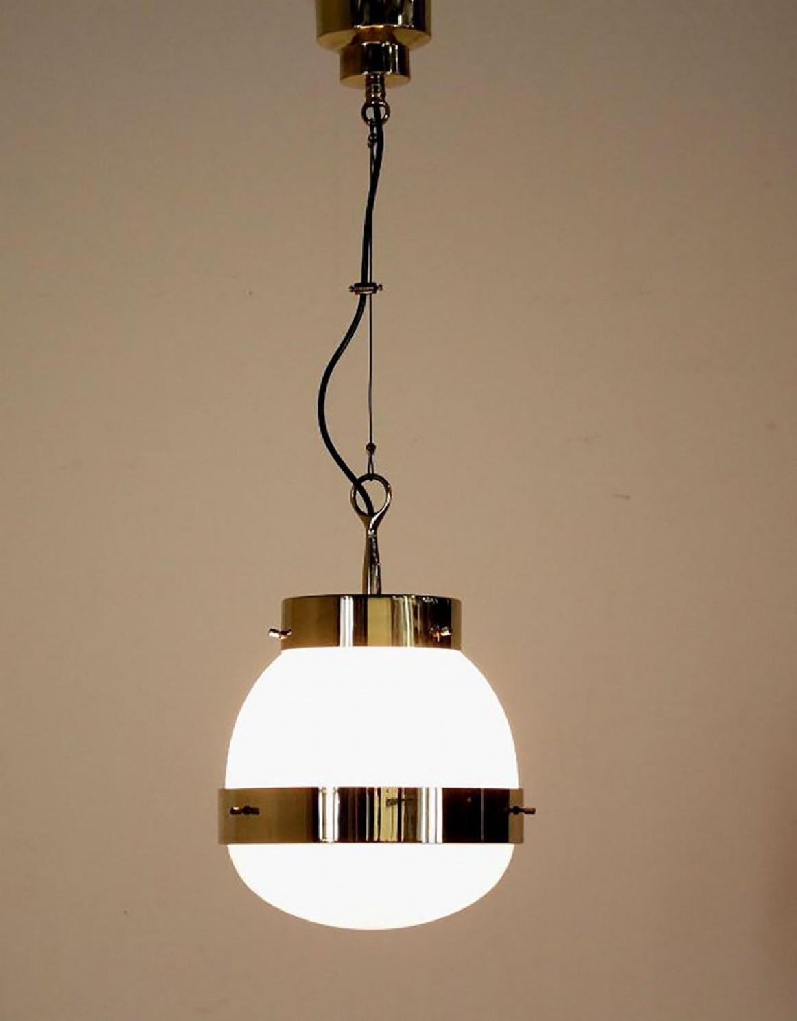 Delta Grande Pendant Light Glass Brass by Sergio Mazza for Artemide, 1960s, Pair In Good Condition For Sale In Rijssen, NL