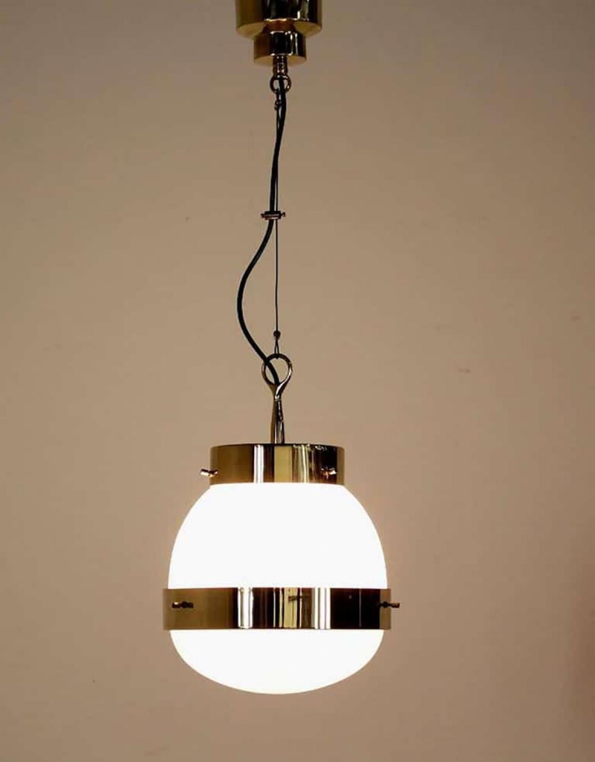 Paire de lampes à suspension Delta Grande en laiton de Sergio Mazza pour Artemide, années 1960 Bon état - En vente à Rijssen, NL