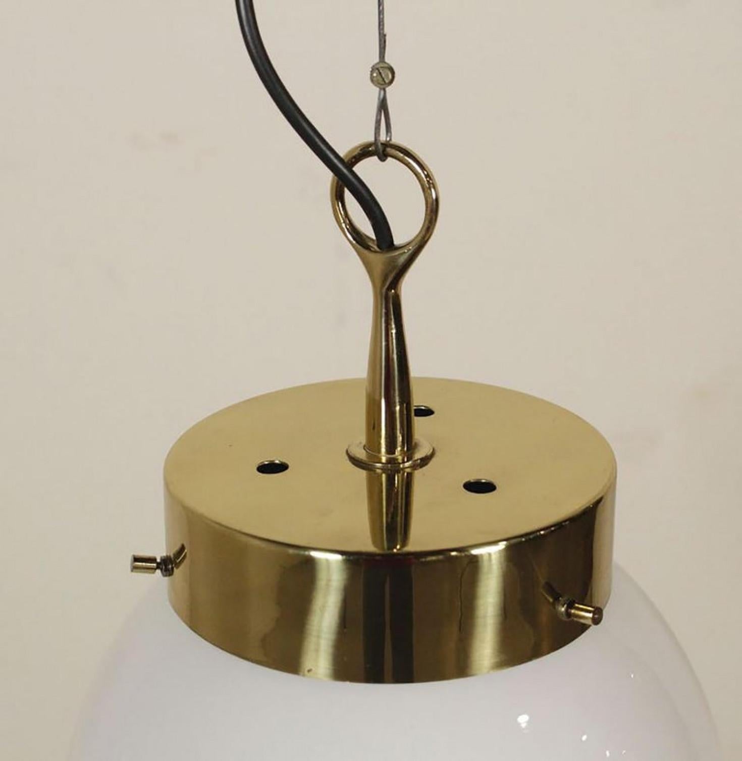 Delta Grande Pendant Light Glass Brass by Sergio Mazza for Artemide, 1960s, Pair For Sale 1