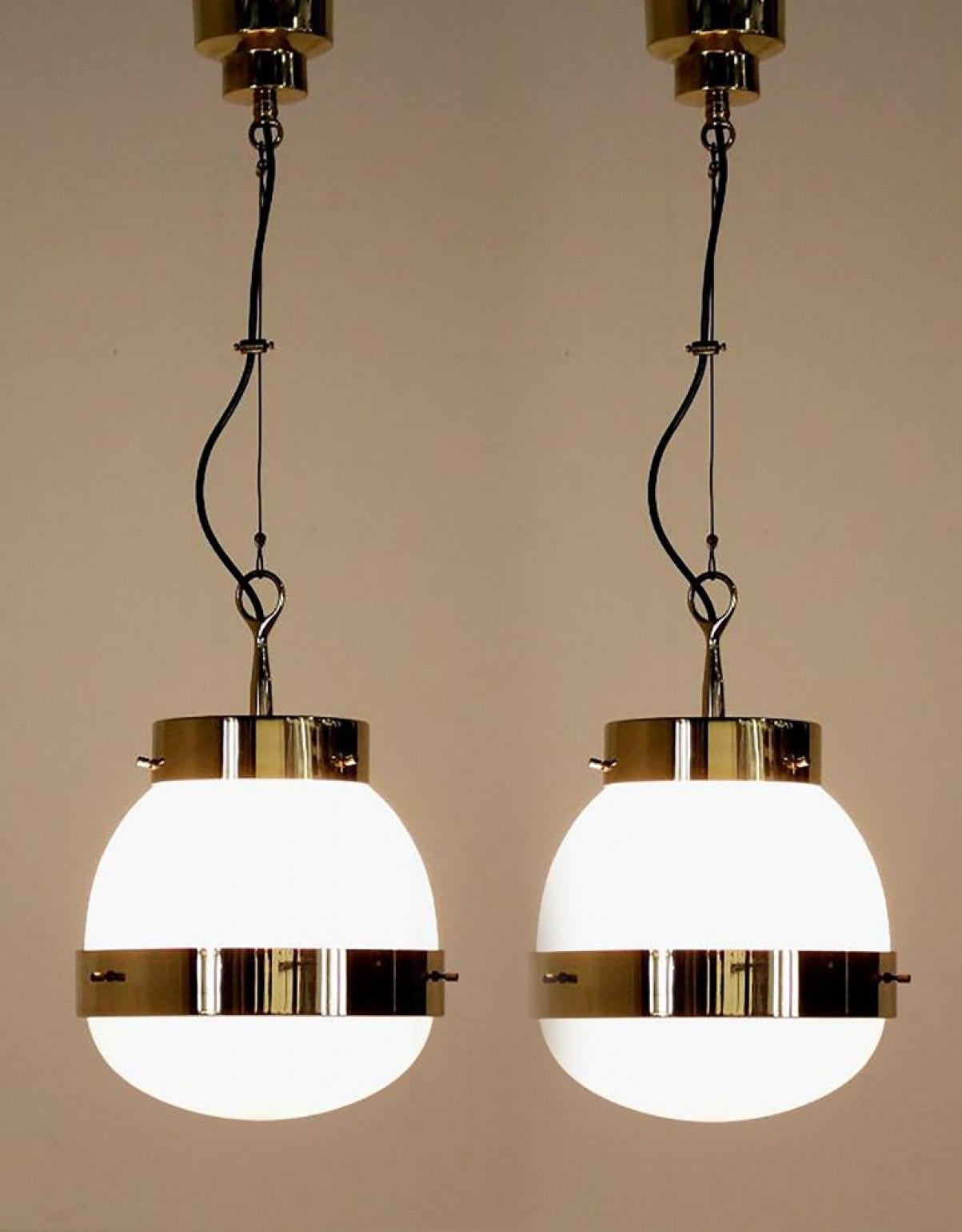 Paire de lampes à suspension Delta Grande en laiton de Sergio Mazza pour Artemide, années 1960 en vente 1