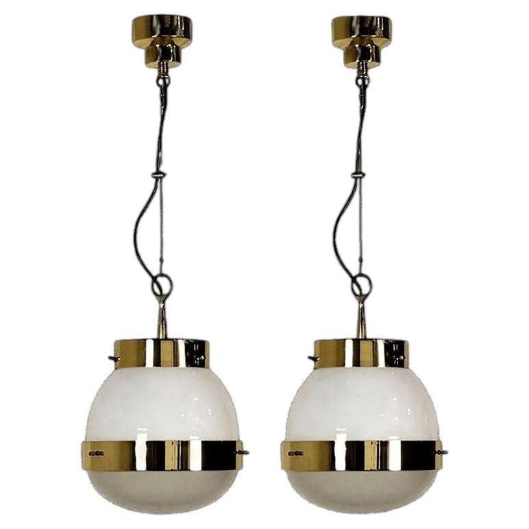 Lampada a sospensione Delta Grande in vetro e ottone di Sergio Mazza per Artemide, anni '60, coppia