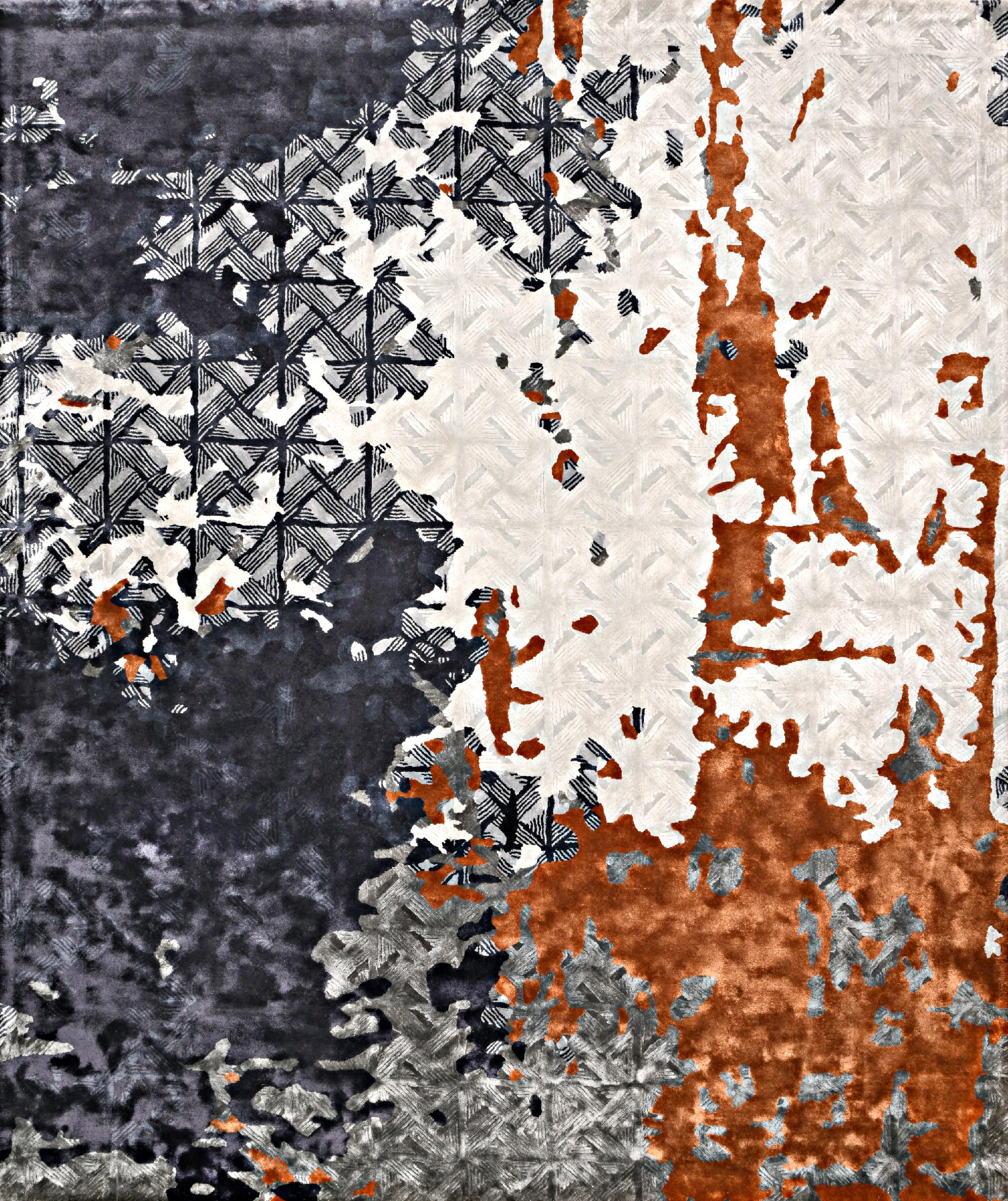 Moderno Tappeto DELTA in seta moderno e trapuntato a mano nei colori oro, ruggine e argento taupe di Hands in vendita