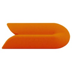 Canapé Delta moderne tapissé orange Tangerine à trois places