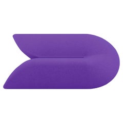 Canapé Delta moderne à deux places tapissé Ultra Violet