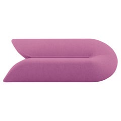 Canapé Delta moderne à trois places tapissé de violet