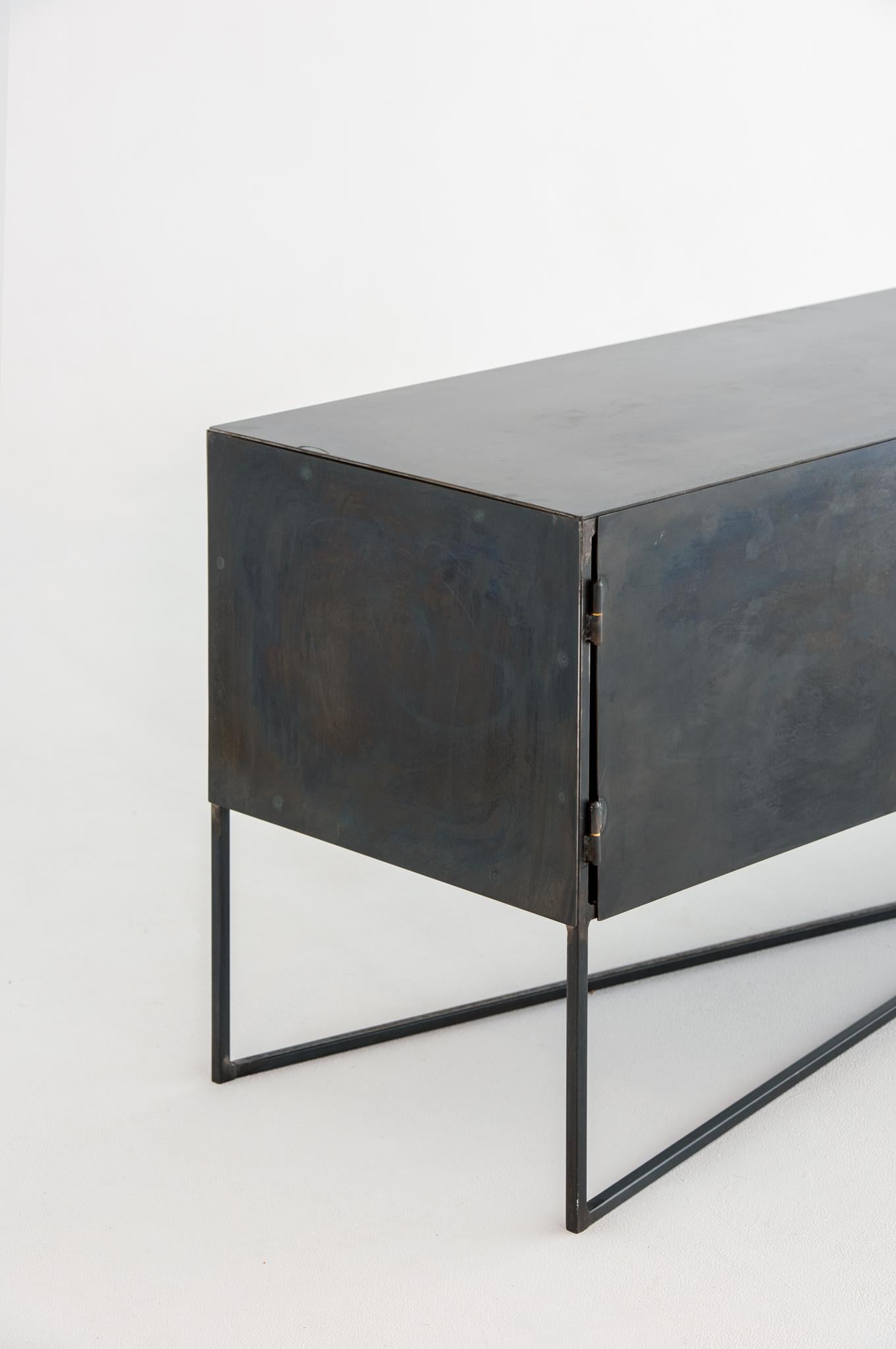 Nuova Zelanda Unità Delta a tre ante in acciaio annerito di Atelier Aele in vendita