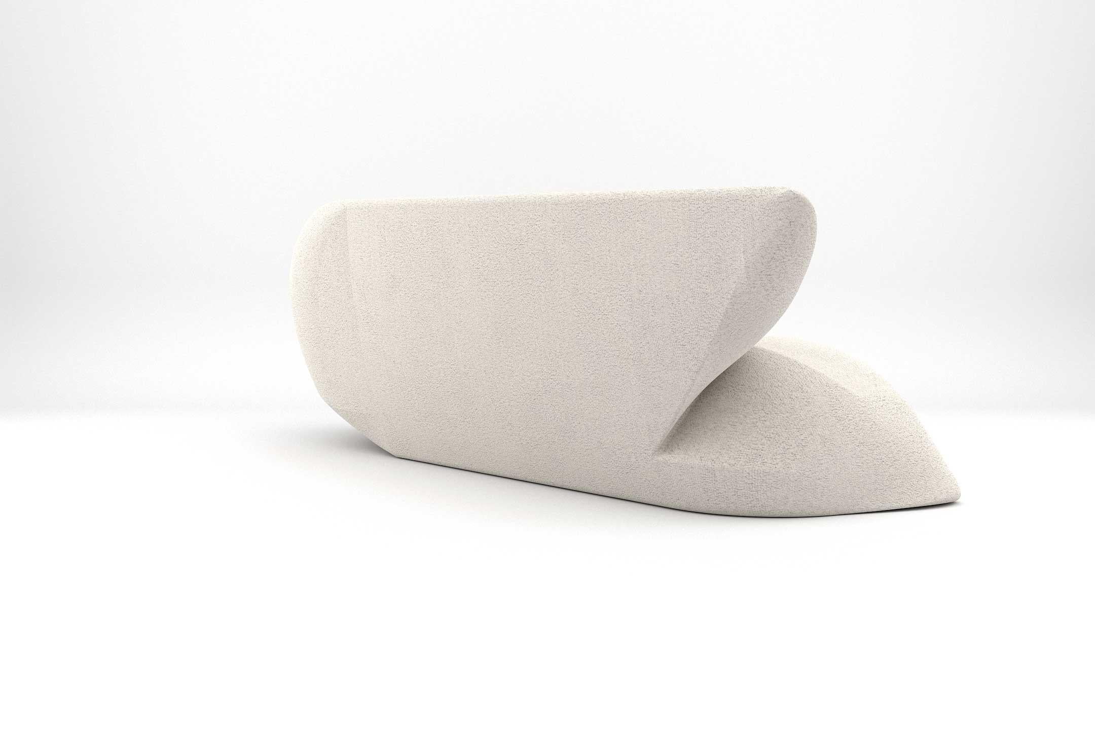 Delta 2 und 3 Sitze Sofas - Moderne handgefertigte Sofas mit weißem Stoff gepolstert (Europäisch) im Angebot