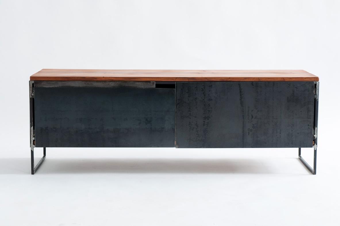 Moderno Unità Delta in noce e acciaio laminato a caldo di Atelier A Jones in vendita