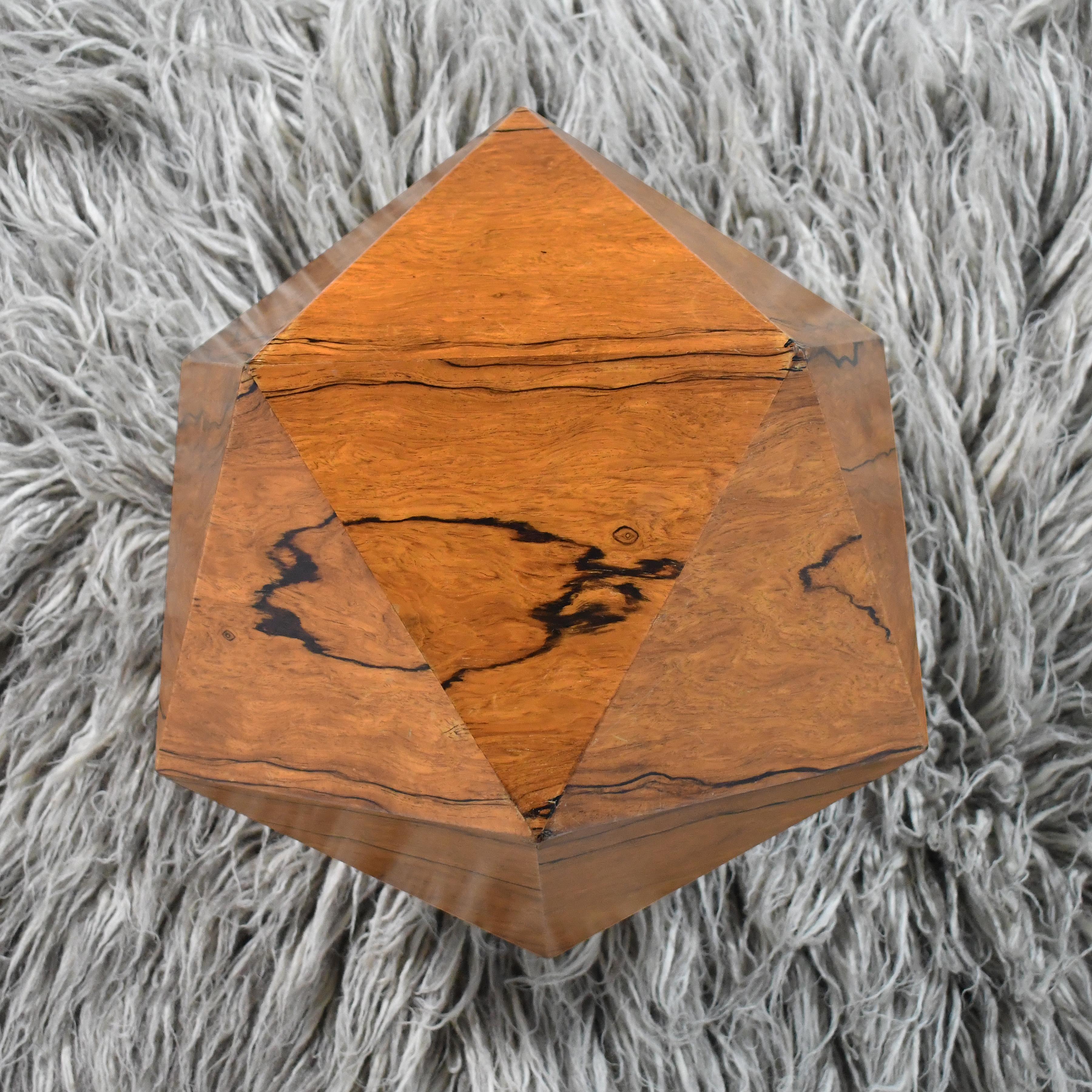 Table d'appoint Deltahedron en bois de rose en vente 2