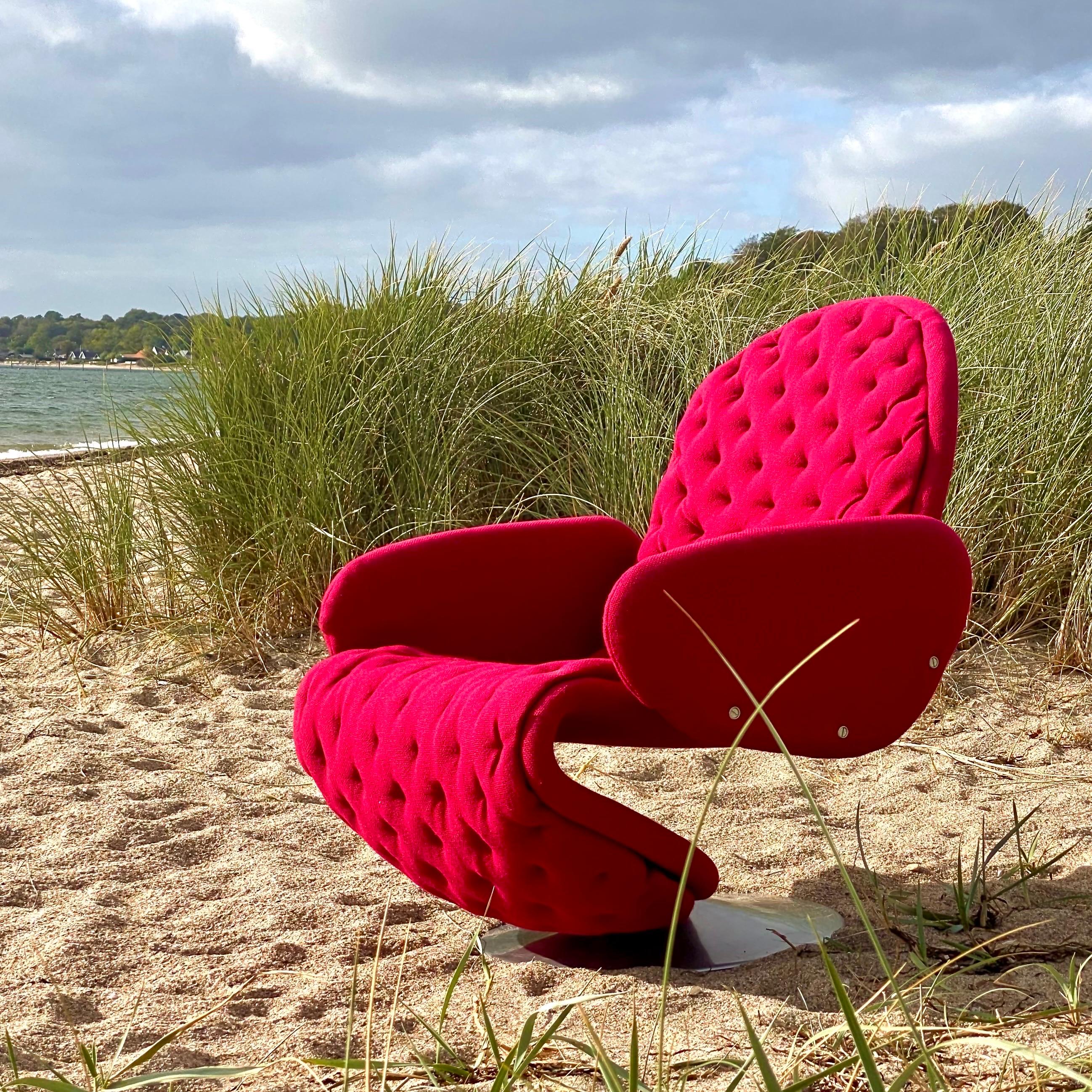 Chaise de luxe 1-2-3 de Condit en tissu de laine rouge de Kvadrat en bon état d'origine. La chaise date du début des années 1970. 

Ce modèle 1-2-3 deluxe possède les rares accoudoirs rembourrés.

Aucun problème structurel.

Dimensions : 80 cm de