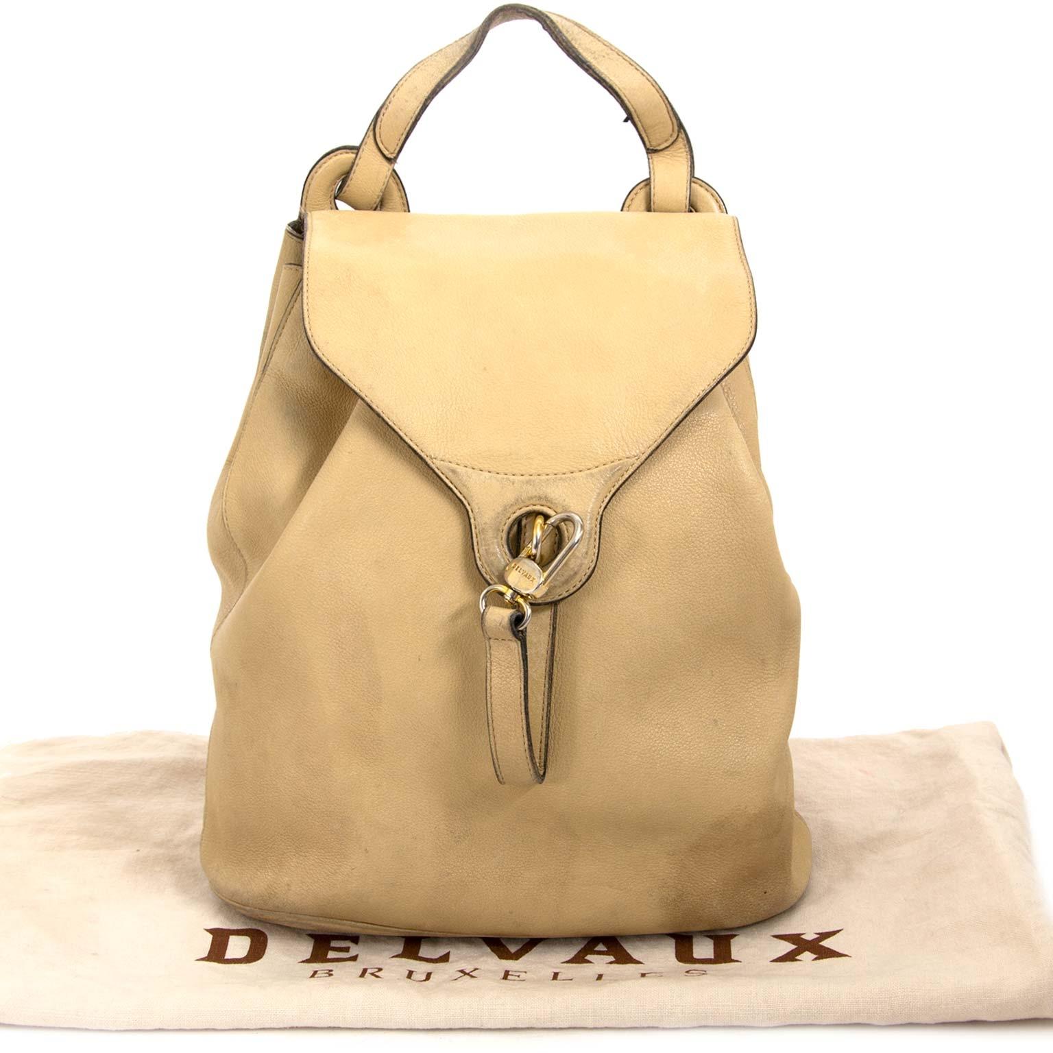 Good preloved condition

Delvaux Beige Cerceau Backpack

This backpack is the ideal travel companion, perfect to fit all your essentials.
the bag opens with a silver toned buckle and has an extra zip pocket on the back. The shoulder straps are