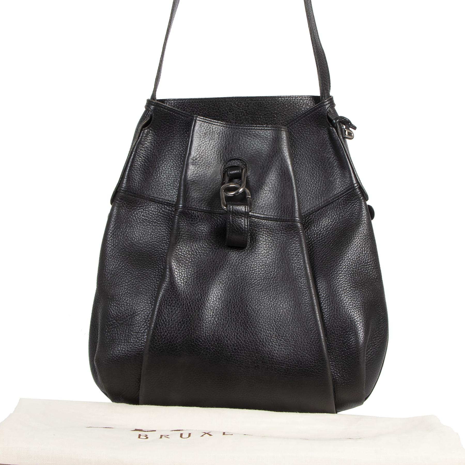 Good condition

Delvaux Black Faust Bag 

The Delvaux Faust is definitely a classic one, first designed in 1987. This Delvaux is crafted in black leather and features Black hardware. The bag opens with a zip pocket in the back, but there is also a