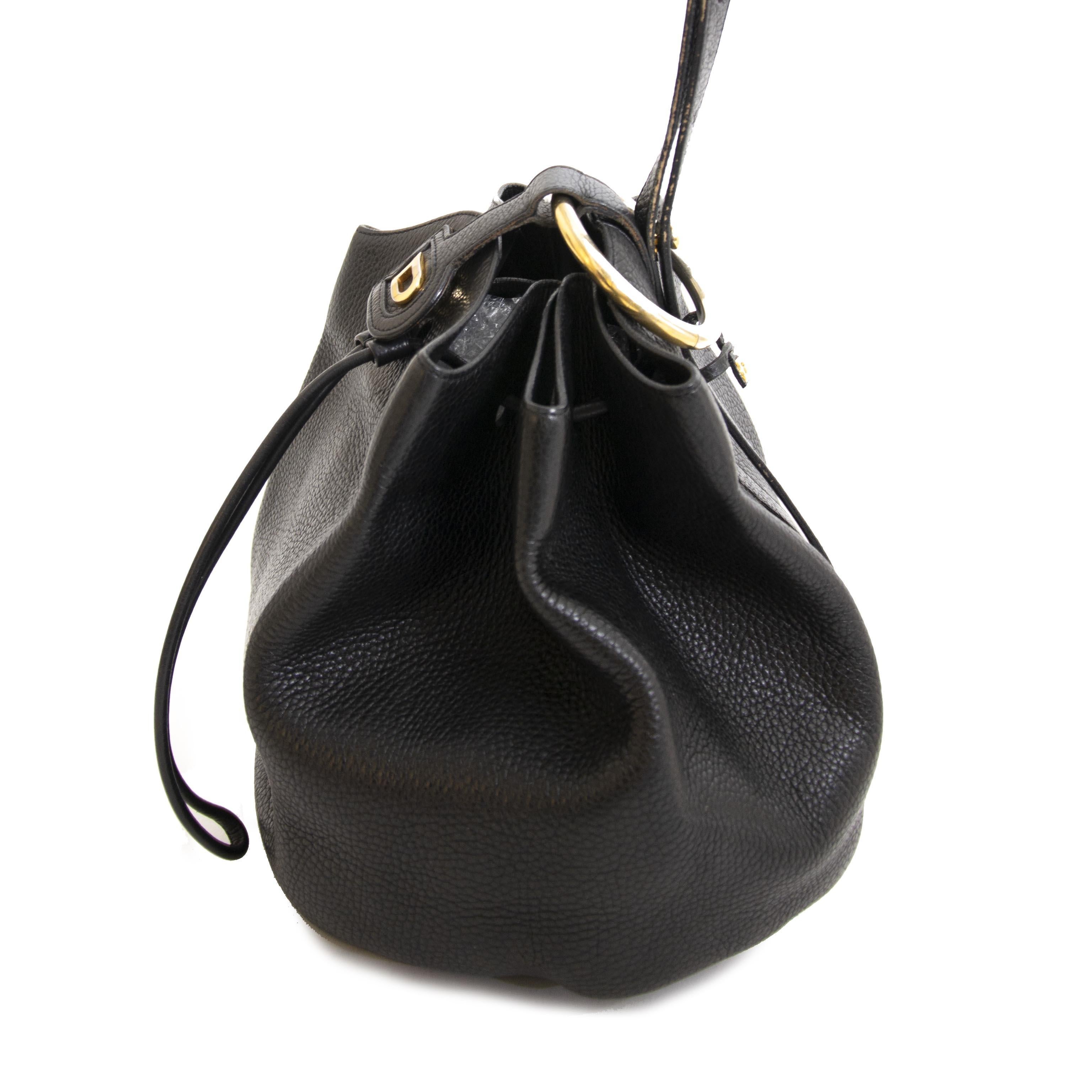 Good preloved condition

Delvaux Black Leather Bucket Bag

A bucket bag is a must-have! It's the perfect bag for every occasion!
This gorgeous Delvaux bag comes in black leather and features golden details.

Comes with:

    dustbag