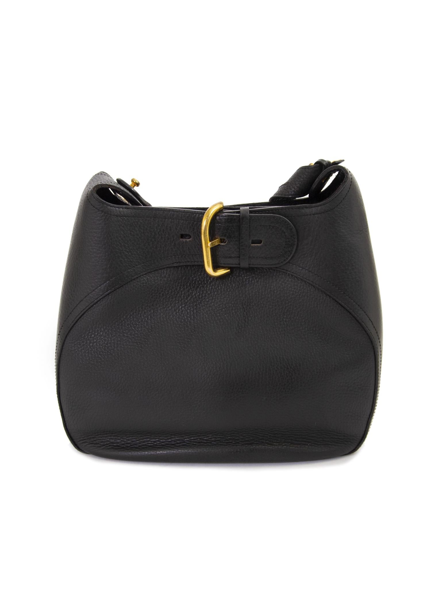Good condition

Delvaux Black Souveraine Shoulder Bag

This gorgeous Delvaux bag is crafted from black leather and features gold-toned metal hardware.
The bag features a belt detail, giving the bag an edgy and unique look.
The main compartment opens