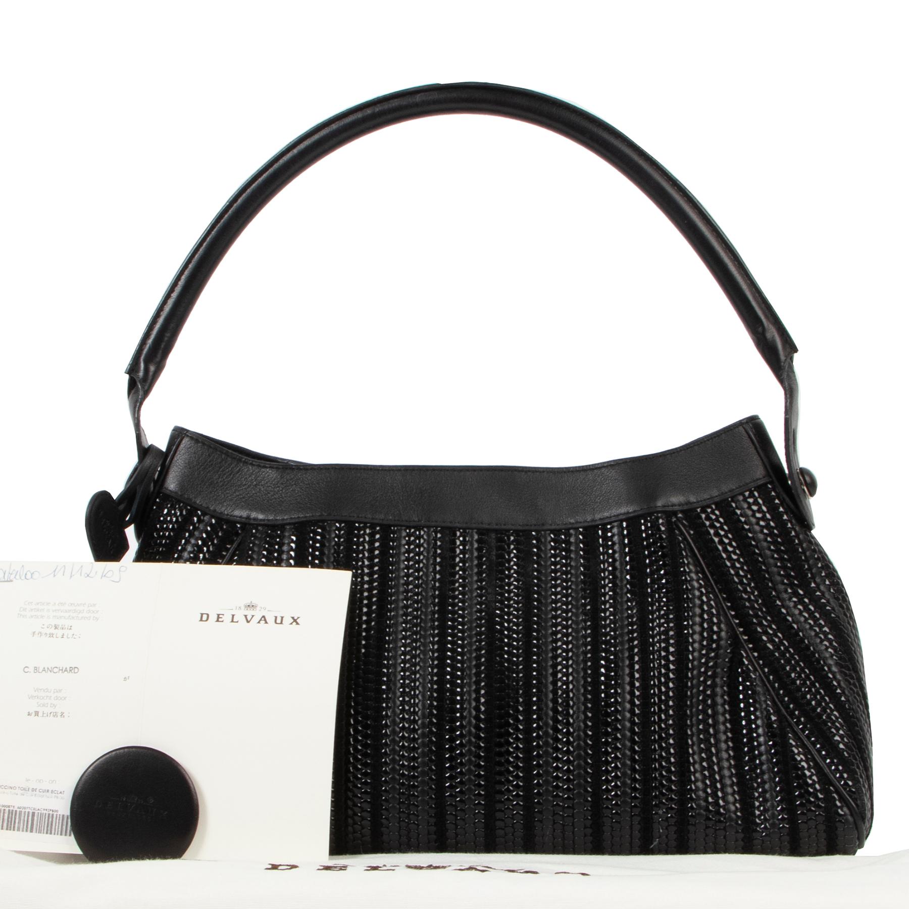 Delvaux Black Toile De Cuir Cuppucino Shoulder Bag

What a stunner, this Delvaux shoulder bag!

Crafted in Delvaux's iconic toile de cuir leather. This highly artisanal leather is made from woven strips of different leathers. Toile de Cuir is