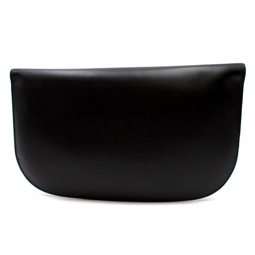 Delvaux Box Calf Double Je Clutch Bag

Collection Automne-Hiver 2018/2019

-Embrayage en cuir noir avec matériel de couleur argentée
-Fermeture zippée
-Attache en forme de 'D'
-Comprend un miroir embossé avec Delvaux

Veuillez noter que ces articles