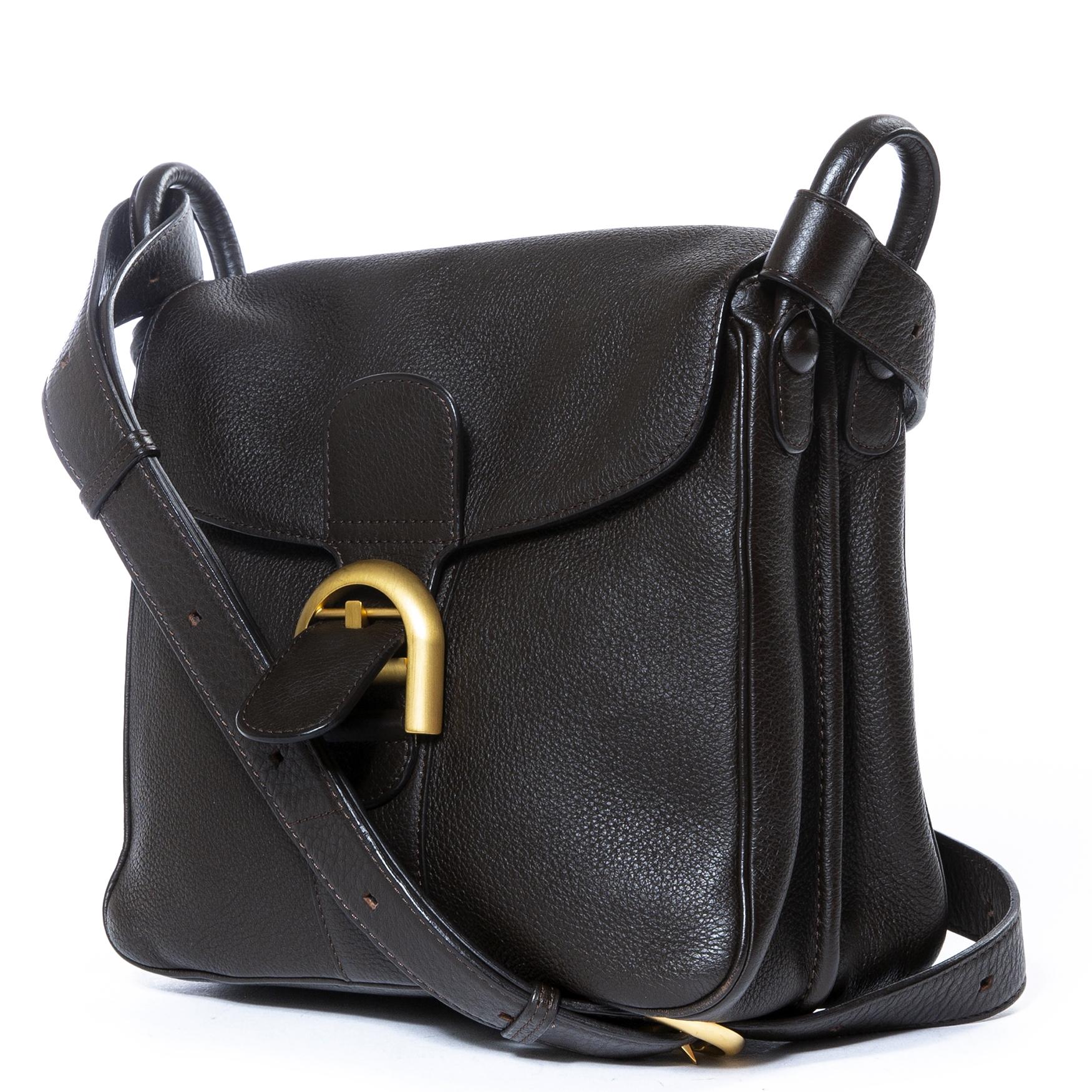 Very good condition

Delvaux Brillant Baudrier Brown Leather Bag

Are you a fan of the classic Delvaux Brillant bag but prefer a more casual look?
This Delvaux Brillant Baudrier is perfect for you! It has all the iconic Brillant features, such as