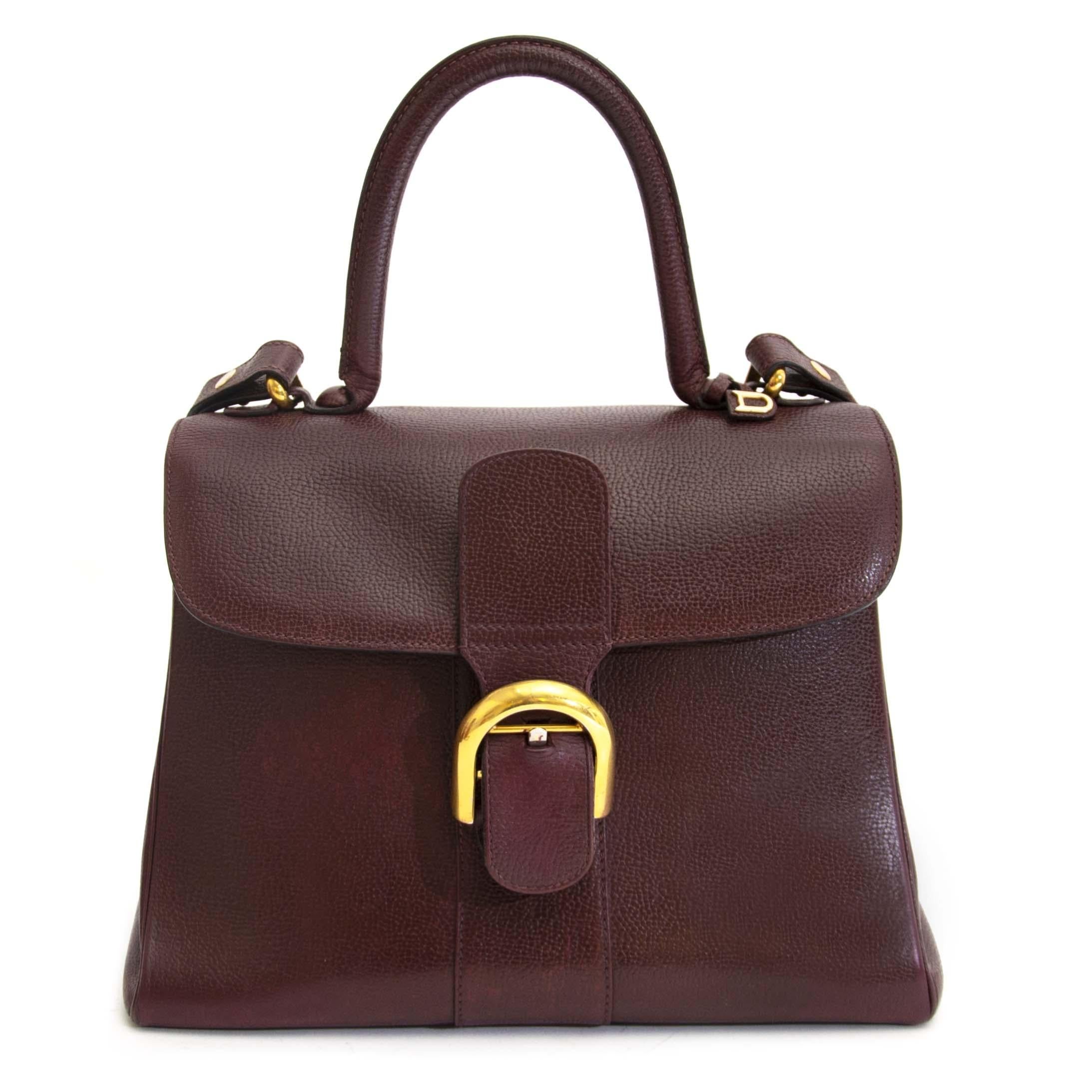 Good condition

Delvaux Brillant Bordeaux MM GHW + Strap

Delvaux Brillant Bordeaux MM with gold hardware in blood red grained calsfkin leather.
This classic satchel from premium Belgium luxury leather goods House Delvaux excels in both style and