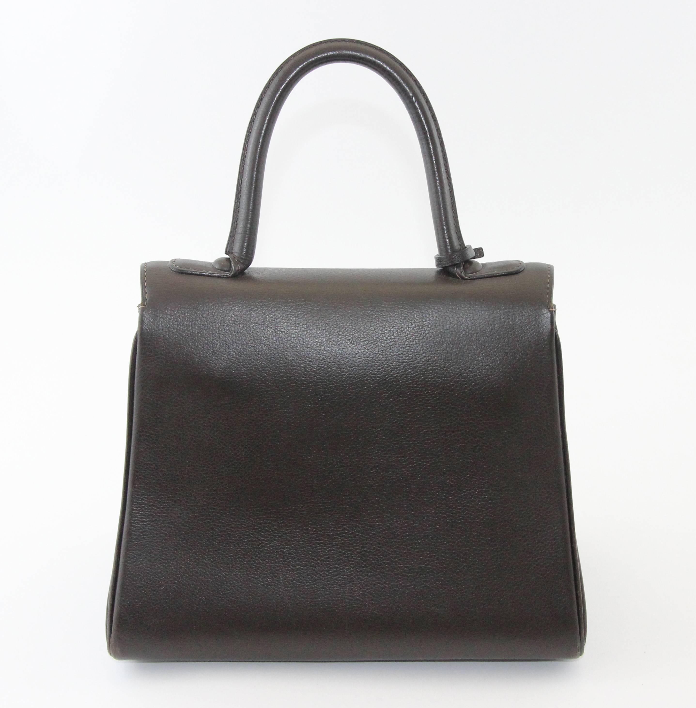 Brilliant small brown chocolate bag, silver hardware, circa 2008. 
Very good condition (some patina inside).  No shoulder strap.
Size: 23 x 30 x 12 cm. 