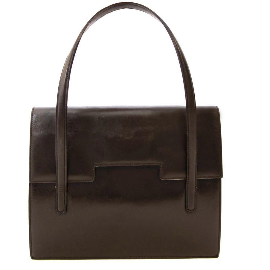 Good preloved condition

Delvaux Brown Box Calf Leather Shoulder Bag

This elegant Delvaux bag features brown box calf leather.
The interior has three main compartments and two extra compartments.

Perfect bag to organize all your essentials! 