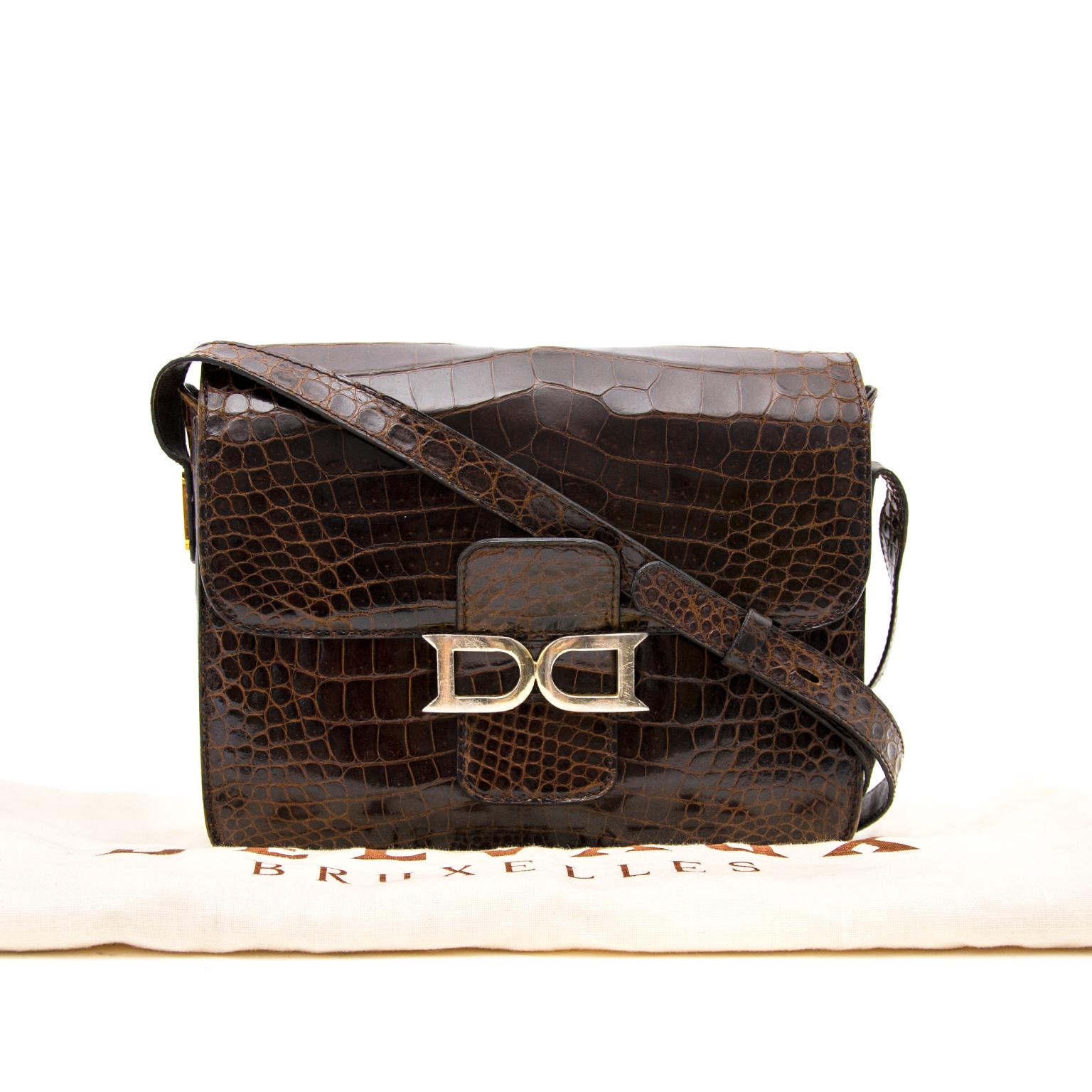 Good preloved condition

Delvaux Brown Croco Bourgogne Shoulder Bag

A showstopping piece from the premium Belgium luxury leather goods brand Delvaux, which excels in both style and quality. This rare dark brown crocodile Bourgogne bag with gold