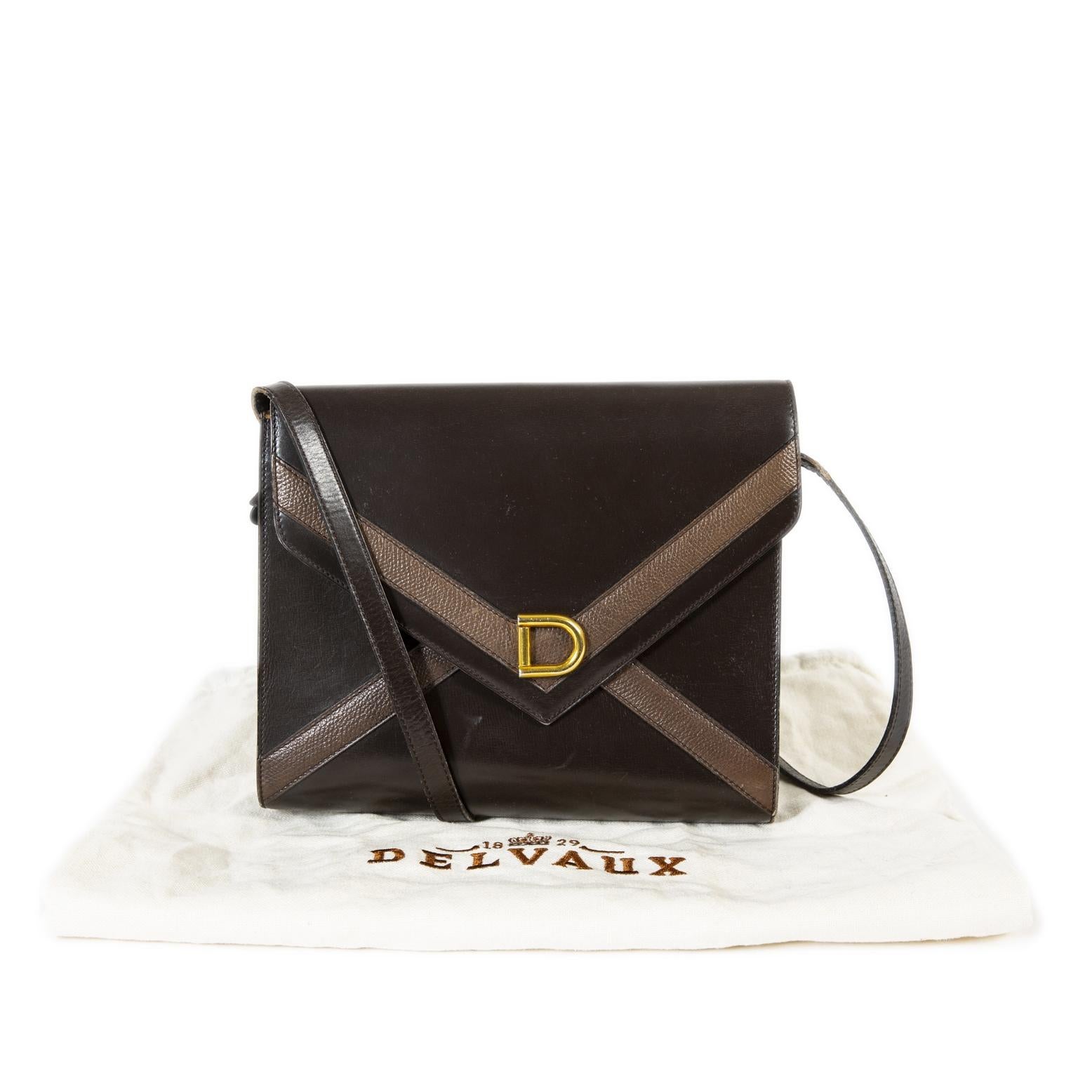 Very good preloved condition

Delvaux Brown Envelope Shoulder Bag

This beautiful Delvaux bag is crafted in brown smooth leather and features gold-toned details, including a gold-toned 'D' at the front.
The interior has one open pocket, perfect to