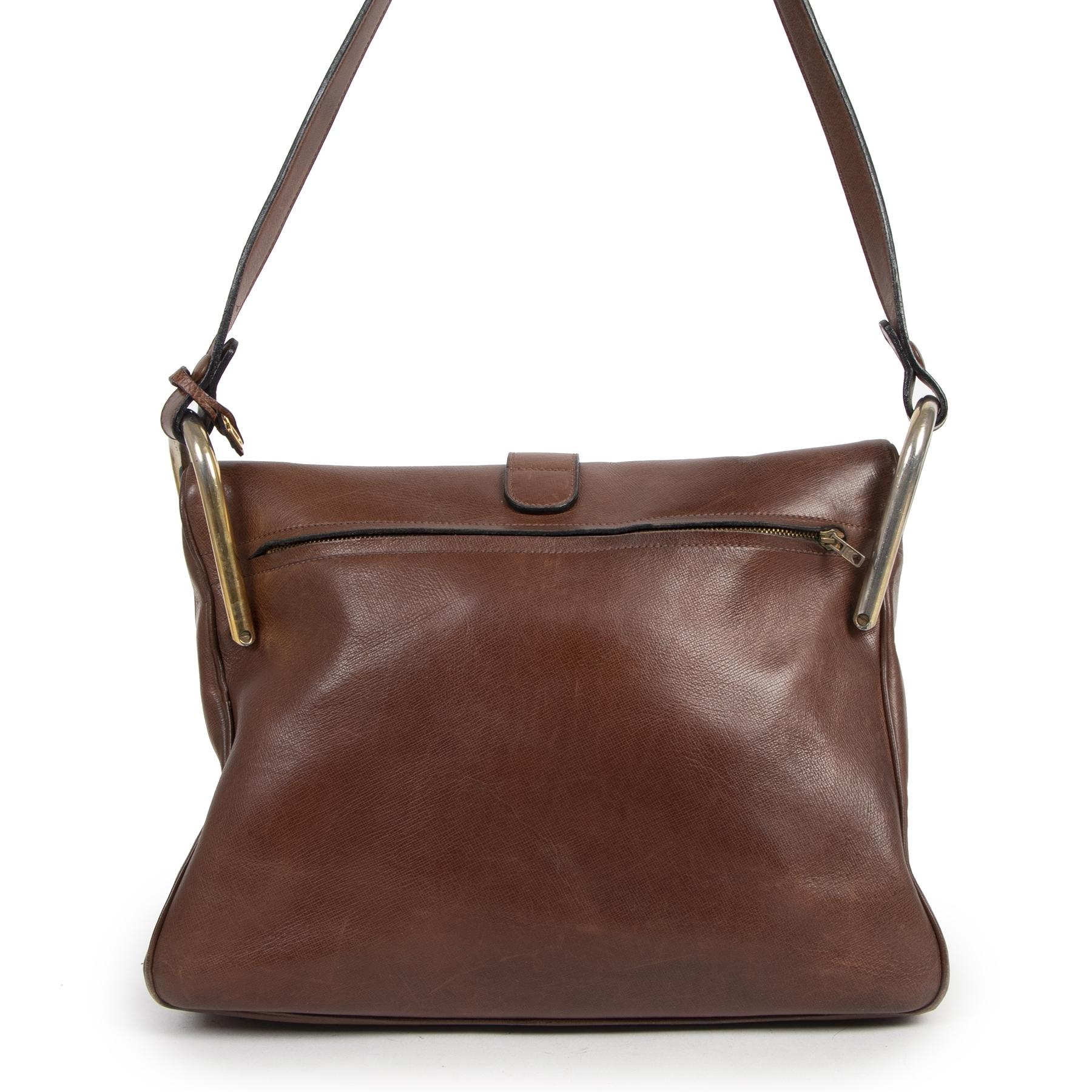 Good preloved condition

Delvaux Vintage Brown Givry Shoulder Bag 

This Delvaux Givry shoulder bag is perfect for storing all your essentials. 
This spacious bag is crafted in brown leather and features gold-tone hardware and a cognac suede