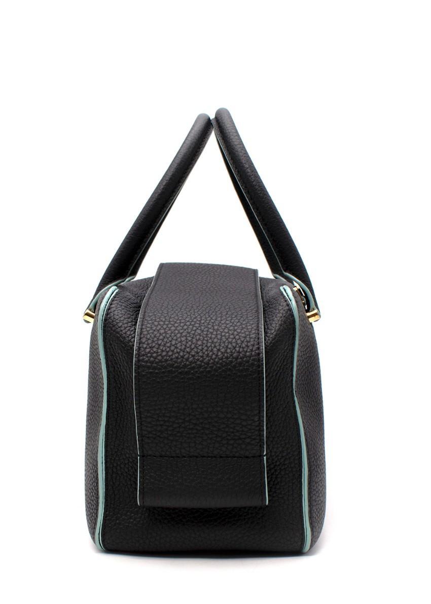 Delvaux CoolBox MM Marineblaue & türkisfarbene Leder Umhängetasche im Zustand „Neu“ in London, GB