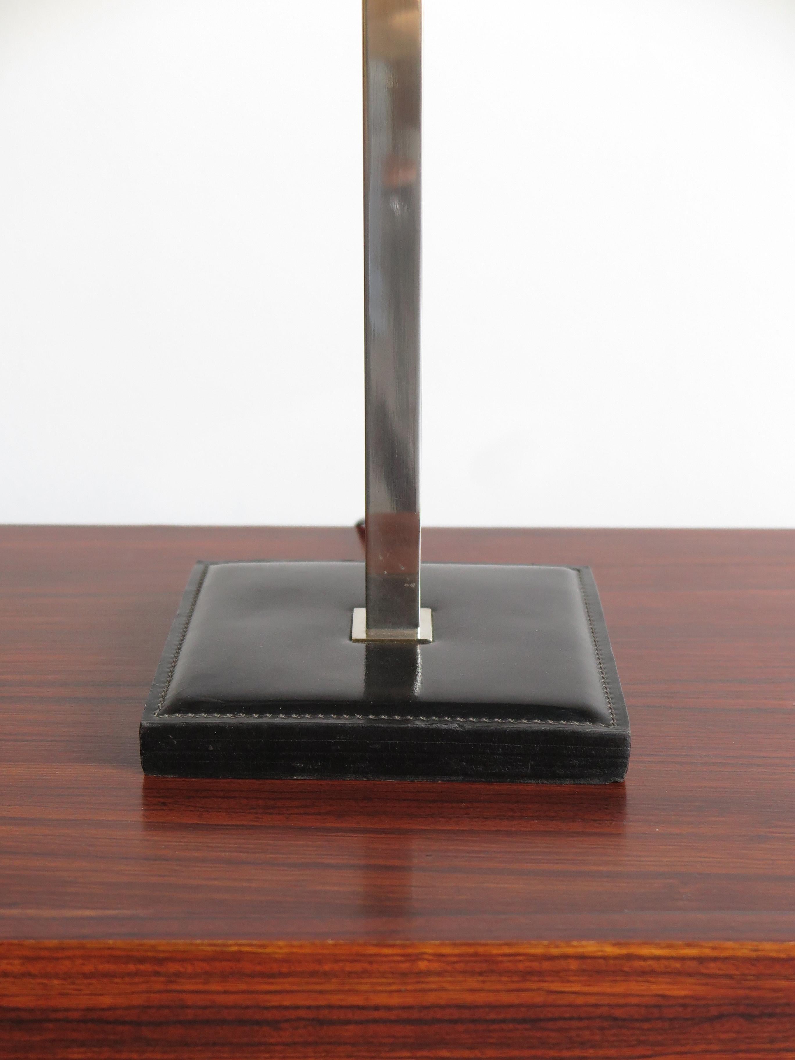 Delvaux Créateur Midcentury Leather Belgium Orientable Table Lamp, 1960s Bon état - En vente à Reggio Emilia, IT