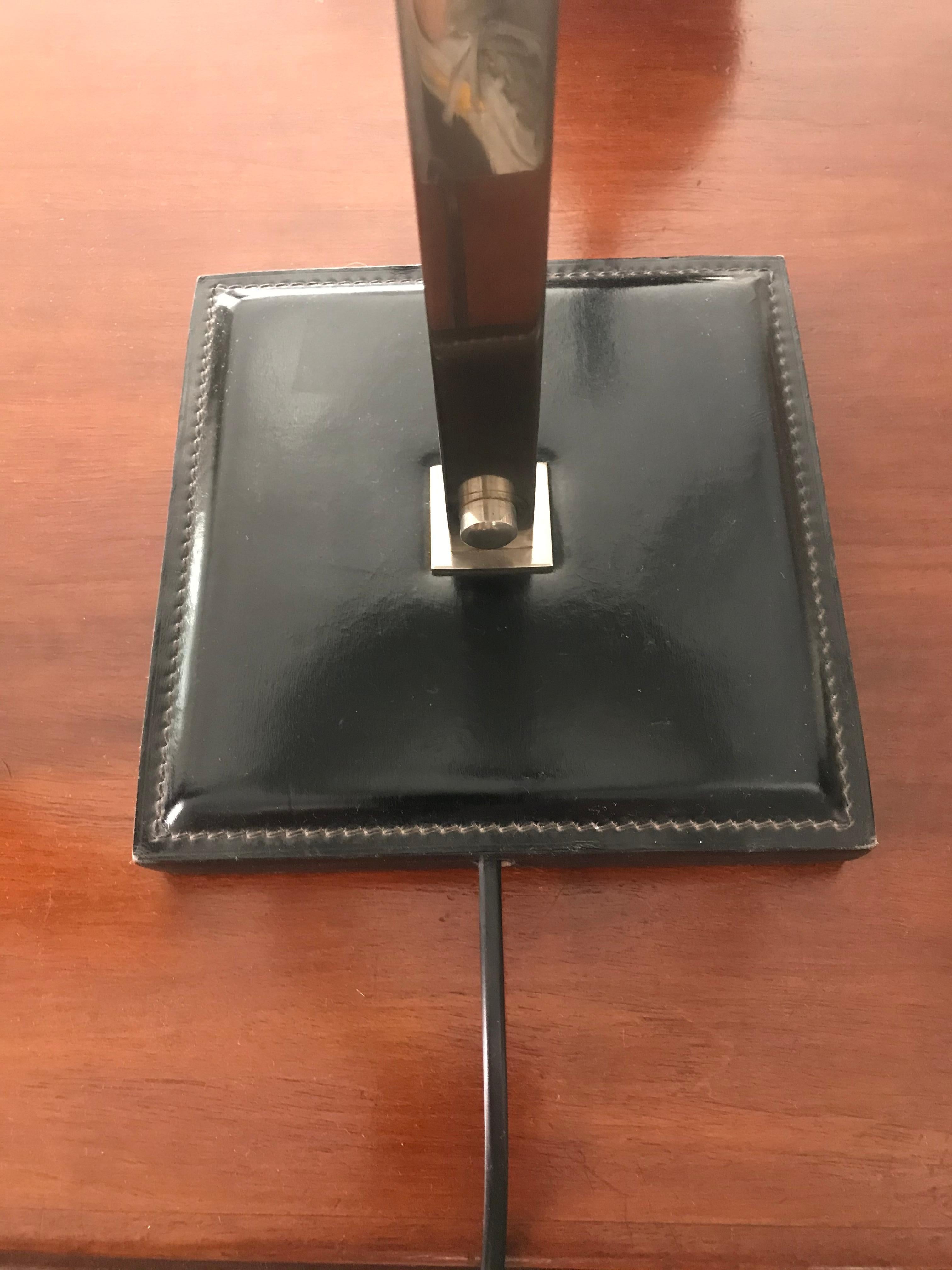 Delvaux Créateur Midcentury Leather Belgium Orientable Table Lamp, 1960s In Good Condition For Sale In Reggio Emilia, IT