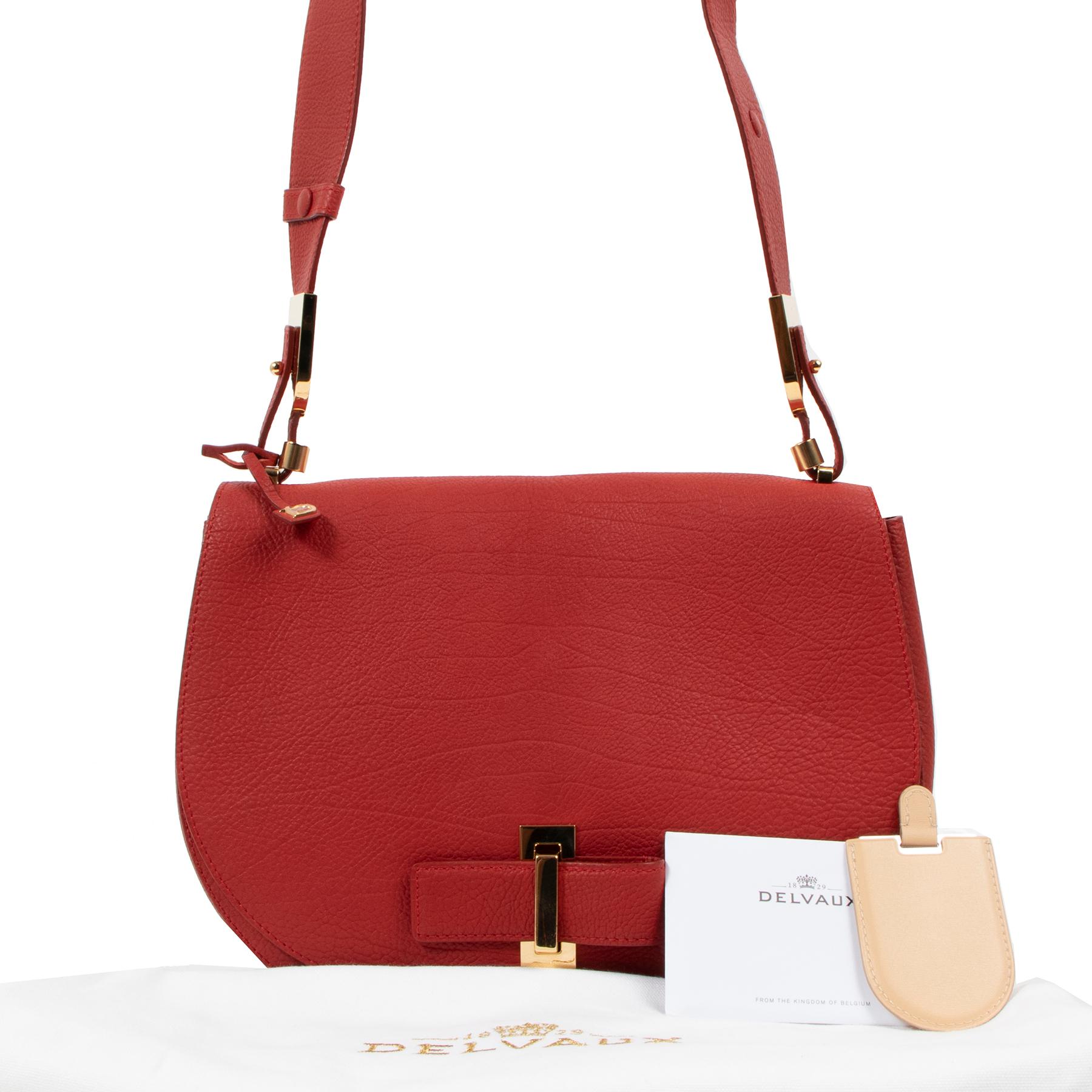 Delvaux Le Mutin MM Shine Scarlet Red Crispy Calf

Delvaux' take on the timeless saddle bag design. This Delvaux Le Mutin crossbody bag has a distinctive curvy shape. Crafted from heavy-grained Crispy Calf leather, it's crispy and supple to the