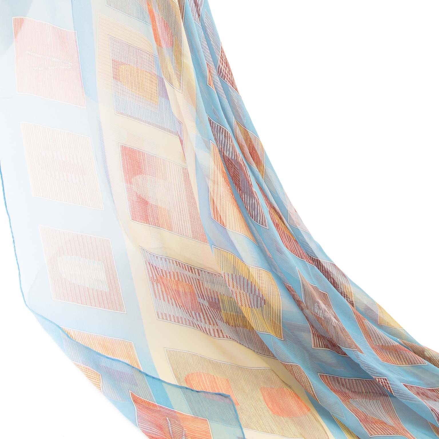 Good condition

Delvaux Mousseline Silk Squares Scarf

This gorgeous scarf by Delvaux is made from 100% mousseline silk.
The scarf features a square design with 'D' logo's in the center on a light blue background.