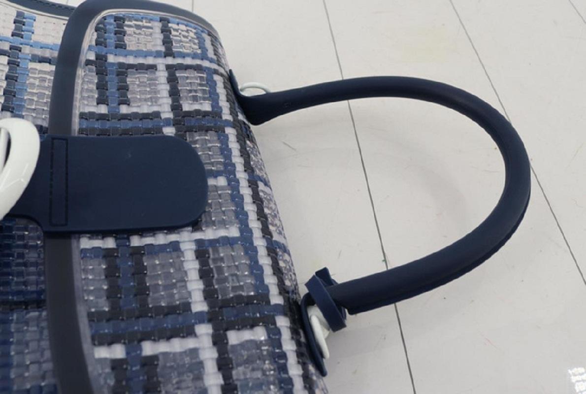 Delvaux Marineblaue Gingham Vinyl PVC Brillant The Dreamer MM Umhängetasche im Zustand „Gut“ im Angebot in Irvine, CA