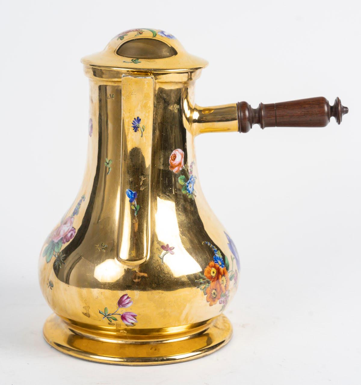 Delvaux porcelain chocolatier, 19th century, Napoleon III period.

A 19th century Napoleon III period gilt and painted porcelain Chocolatière from the Maison Delvaux, 18 rue Royal, Paris.
H: 23cm, W: 22cm, D: 15cm
