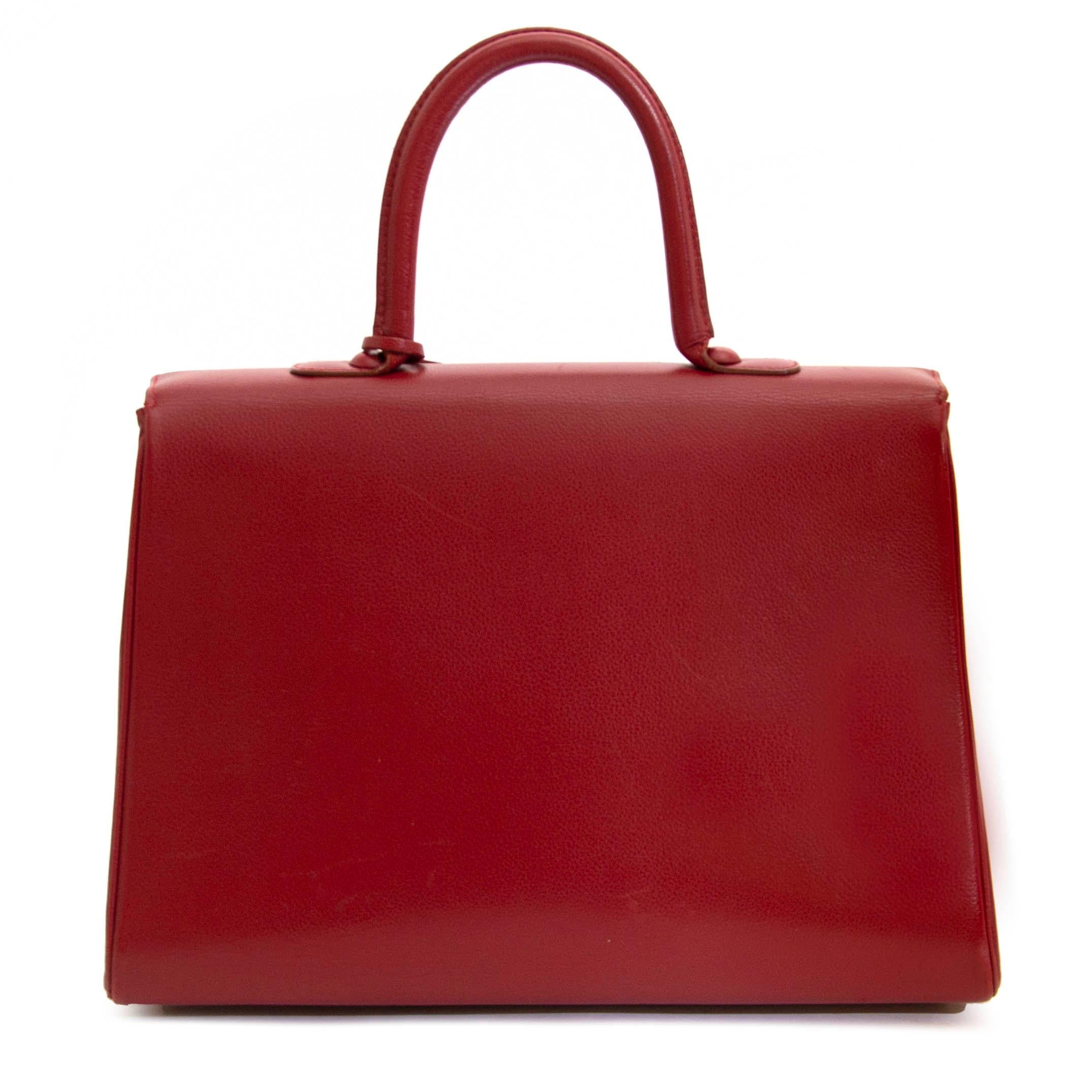 Very Good Preloved Condition

Delvaux Red Brillant GM

This Delvaux Brillant GM is a true beauty. The beautiful red leather makes the golden hardware pop! This is the perfect bag for daily use, enough space to store all your essentials!
The interior