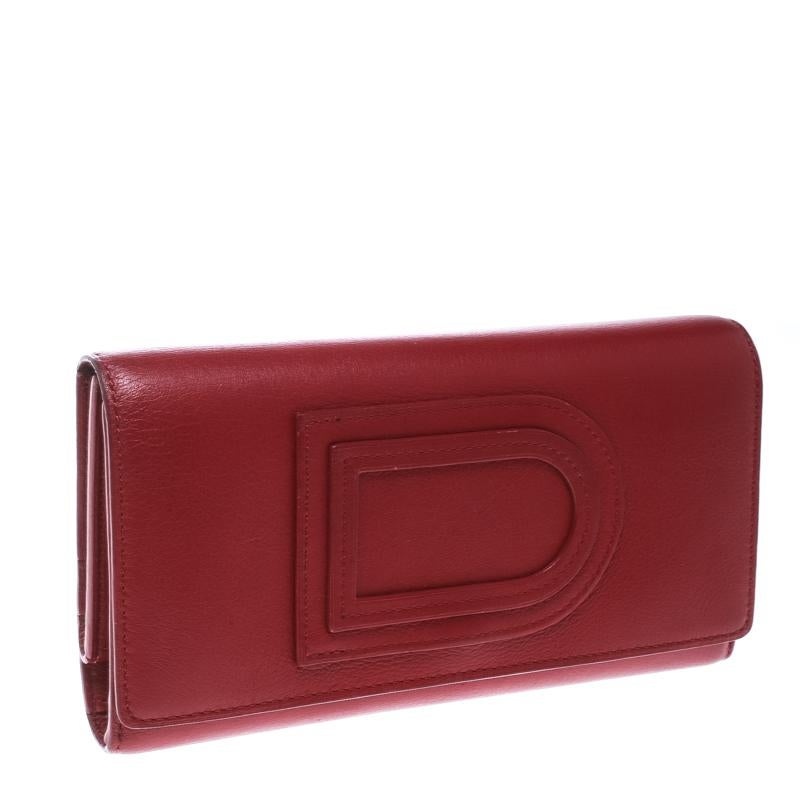 Delvaux Red Leather Tri Fold Continental Wallet In Good Condition In Dubai, Al Qouz 2
