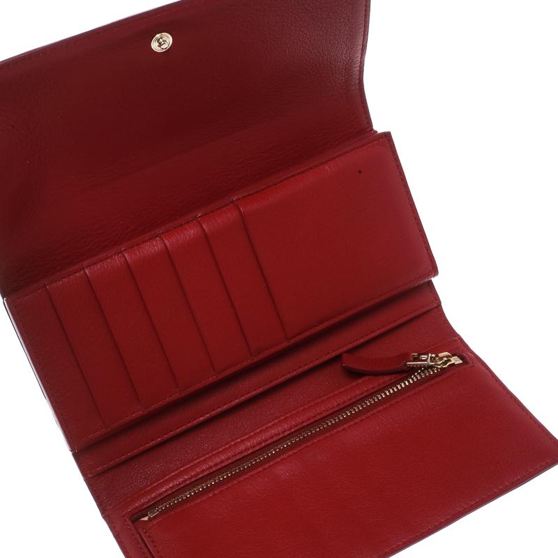 Delvaux Red Leather Tri Fold Continental Wallet In Good Condition In Dubai, Al Qouz 2