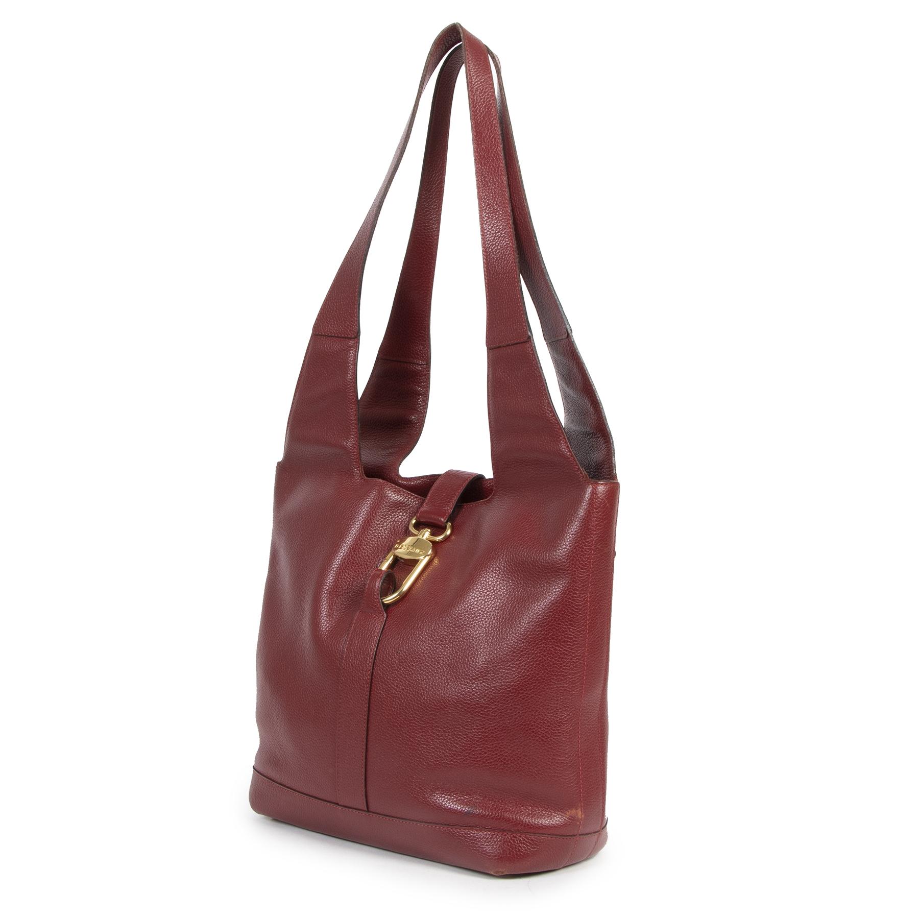 Good preloved condition

Delvaux Red Tote Shoulder Bag

This beautiful Delvaux bag is a practical beauty, perfect for everyday wear. The bag is crafted in gorgeous dark red leather and features a large gold-tone buckle. The long top handles and