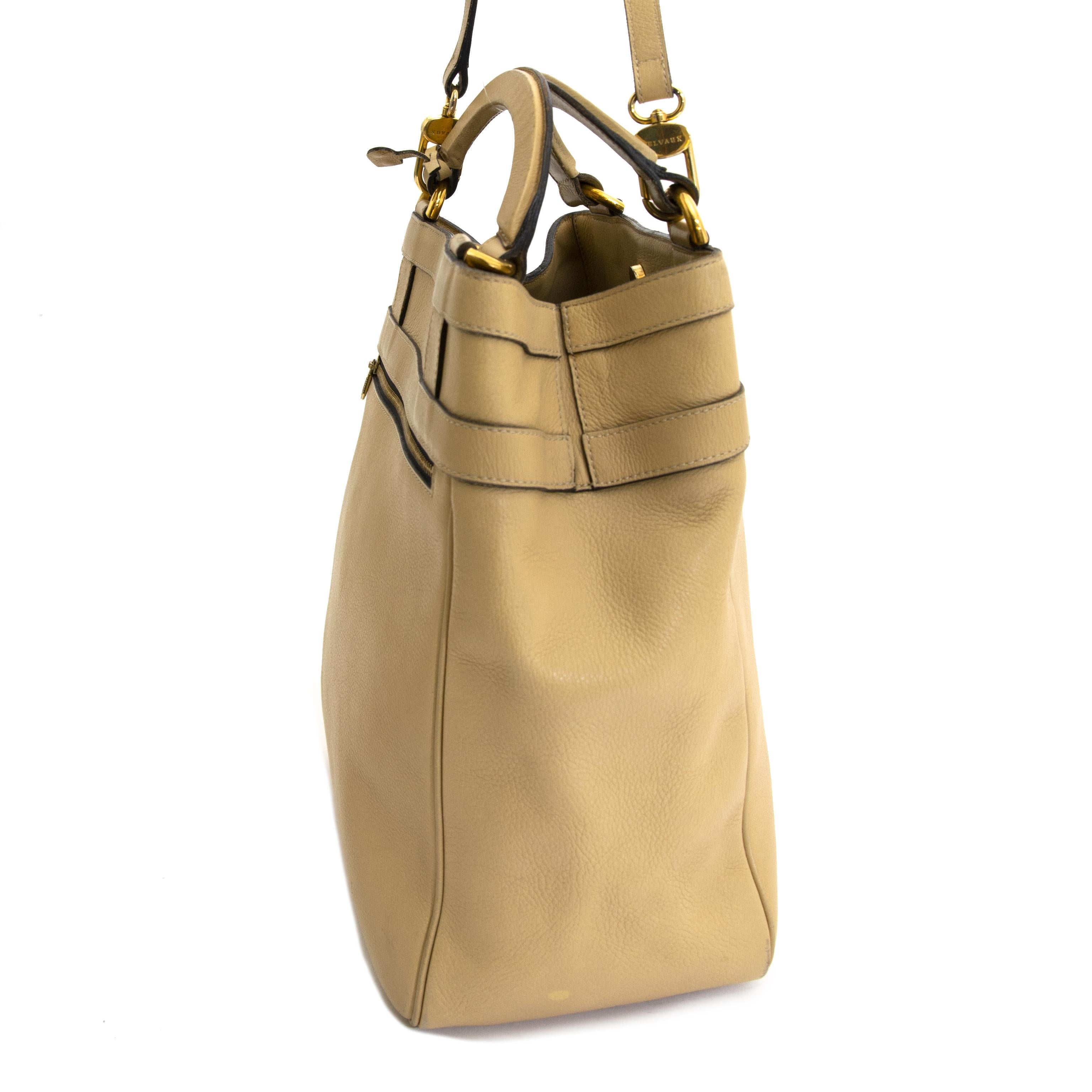 Delvaux Roseau Camel Bucket Bag Bon état à Antwerp, BE
