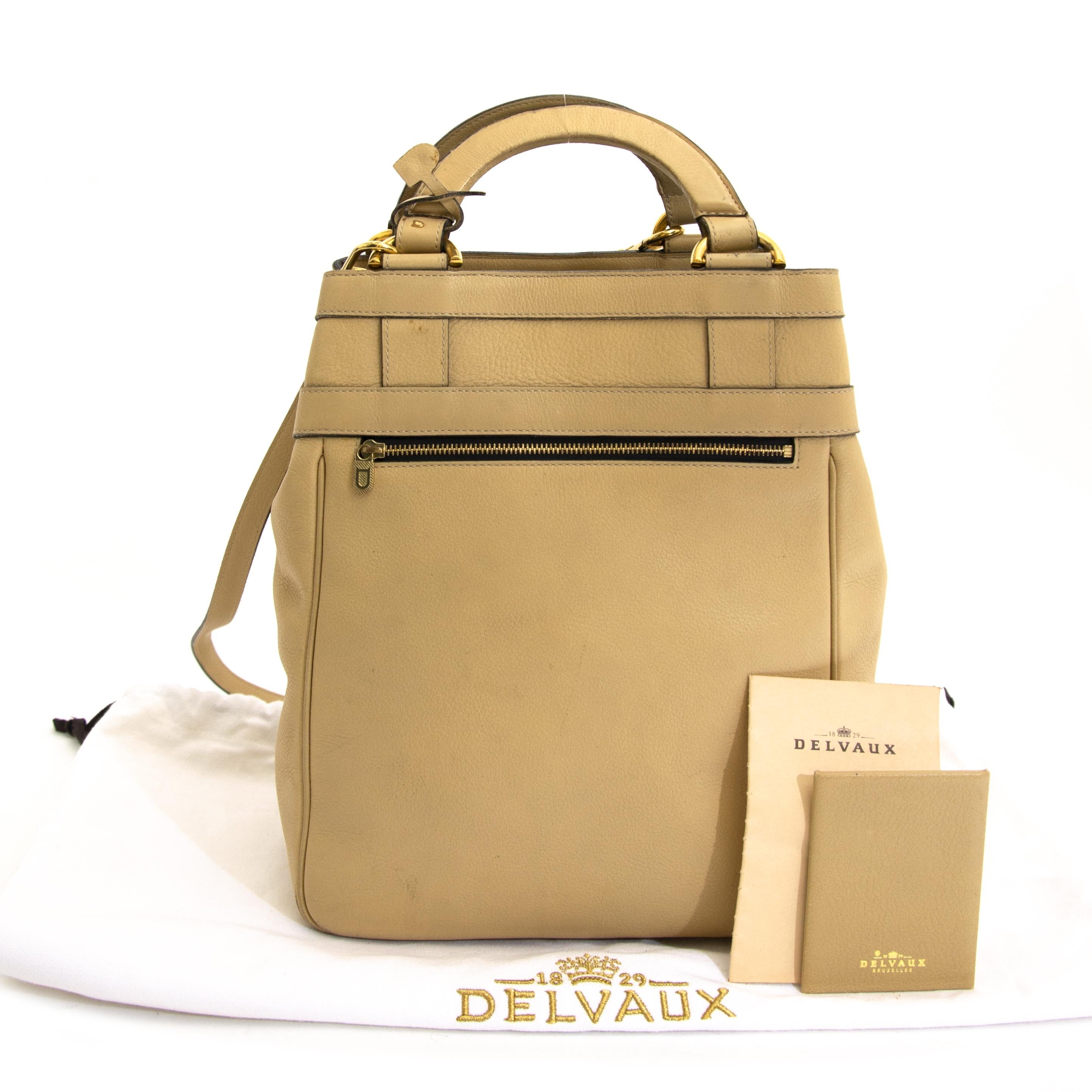 Delvaux Roseau Camel Bucket Bag In Good Condition In Antwerp, BE