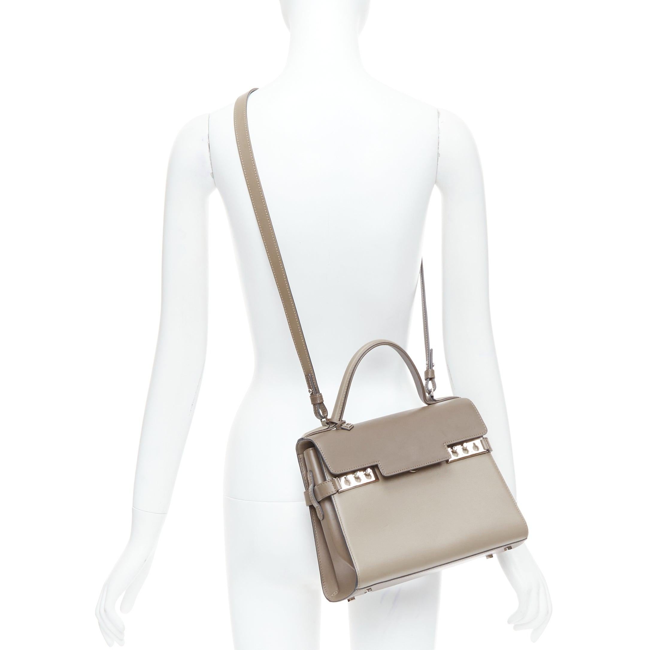 DELVAUX Tempete MM grey silver tone top handle satchel bag
Reference: CELE/A00042
Brand: Delvaux
Model: Tempete MM
Material: Leather
Color: Ivory, Silver
Pattern: Solid
Closure: Push Lock
Lining: Khaki Leather
Extra Details: Delvaux Top Handle Bag.