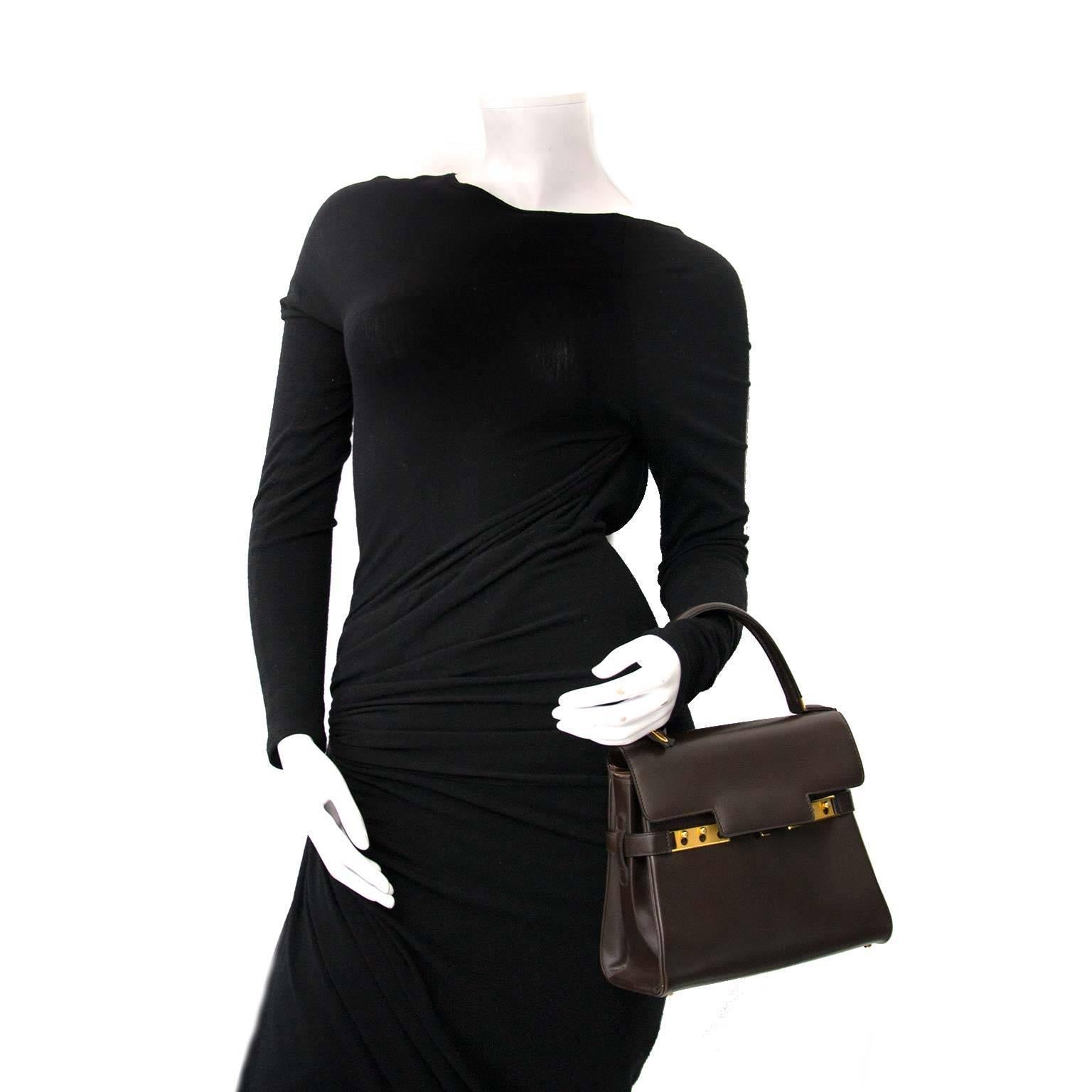 Very good preloved condition

Estimated retail price  €3600,-

Delvaux Tempête Brown Boxcalf Leather PM

This vintage Delvaux Tempête model is a true icon. The Tempête by the Belgian brand Delvaux was designed in de '60.
The inside is made out of
