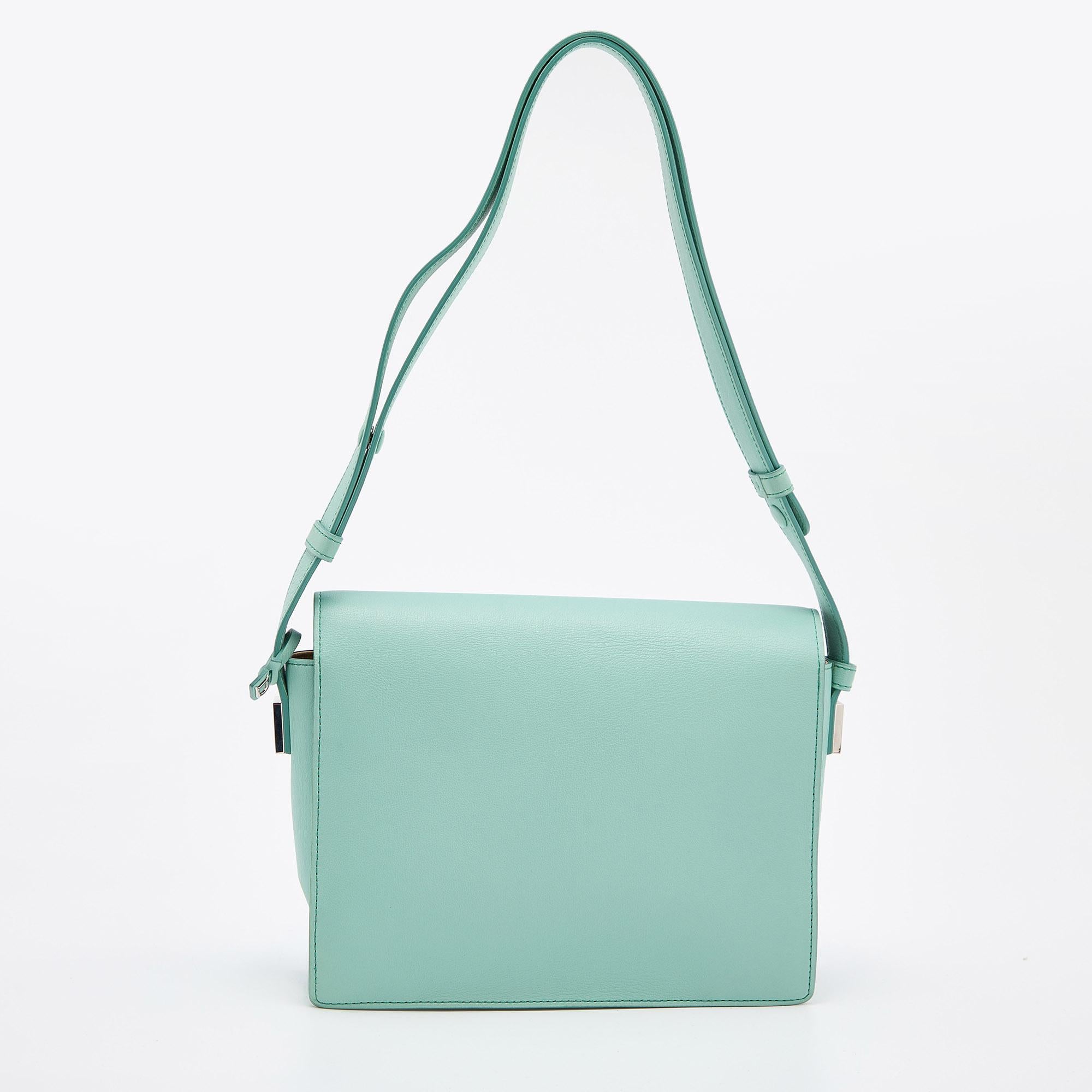 Delvaux Turquoise Leather Madame PM Shoulder Bag In Good Condition In Dubai, Al Qouz 2