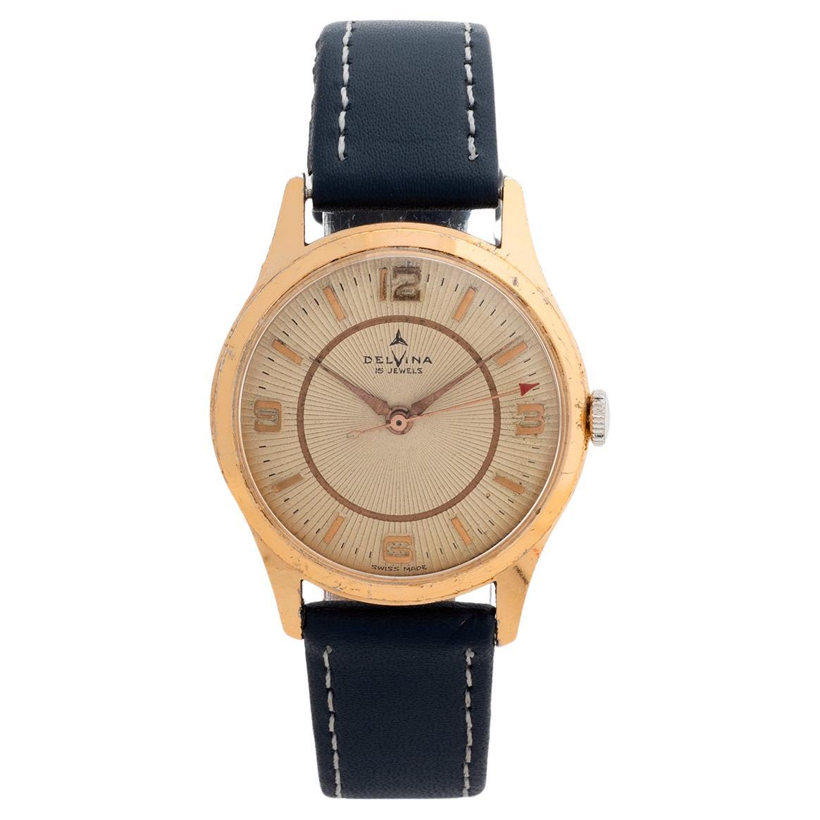 Il nostro Delvina Geneve d'epoca è caratterizzato da una cassa placcata in oro da 32 mm con quadrante in stile deco, alimentato da un movimento a carica manuale con 15 Jewell. Presentato in ottime condizioni, presenta complessivamente segni di
