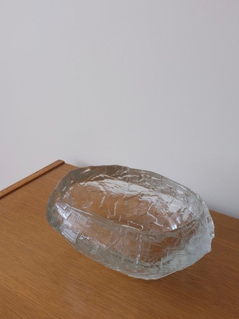 Plat vintage en verre brutaliste conçu par Göte Augustsson plat en verre Ruda Suède. Série 